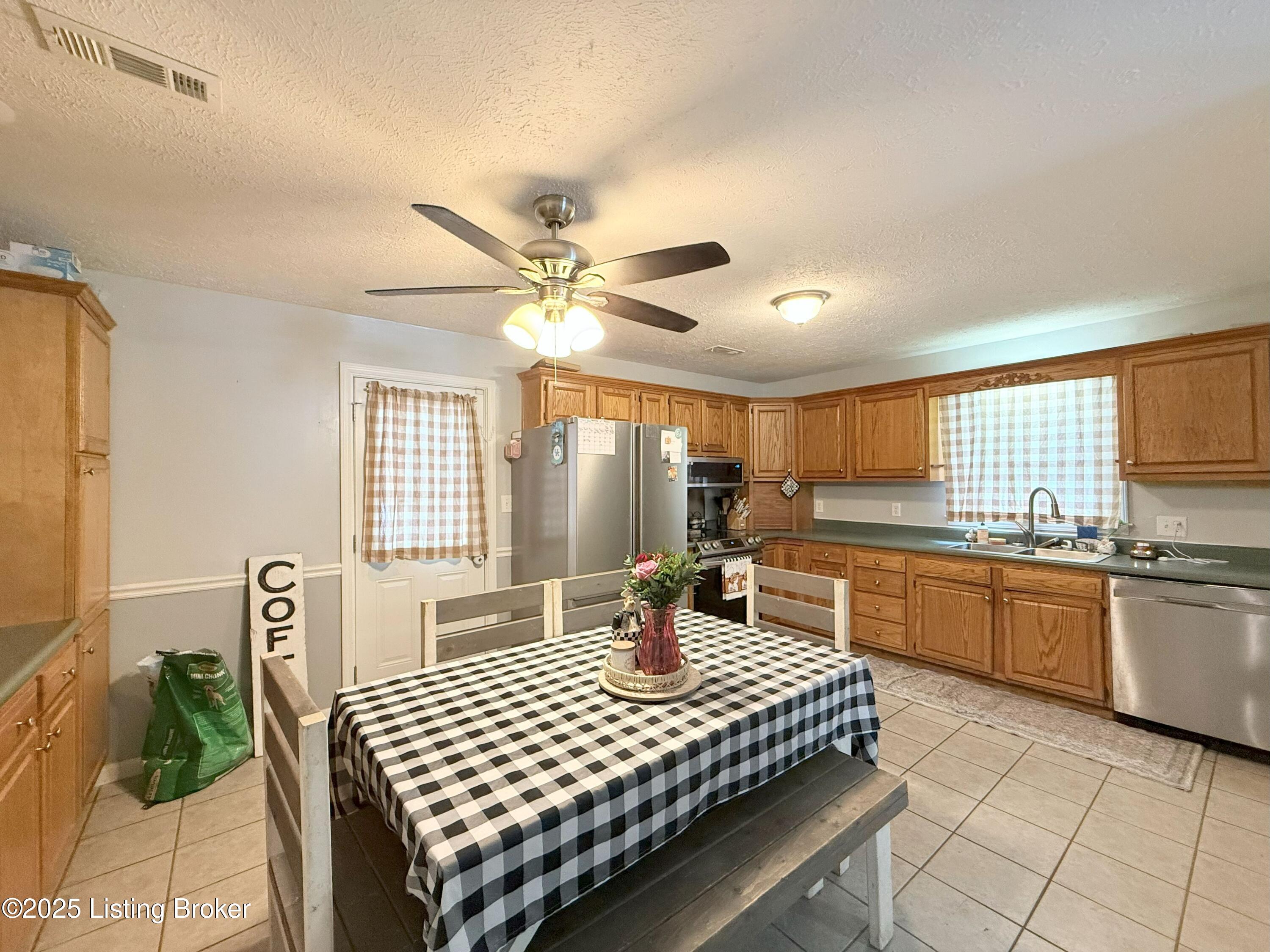 205 Fraim St Property Photo 3