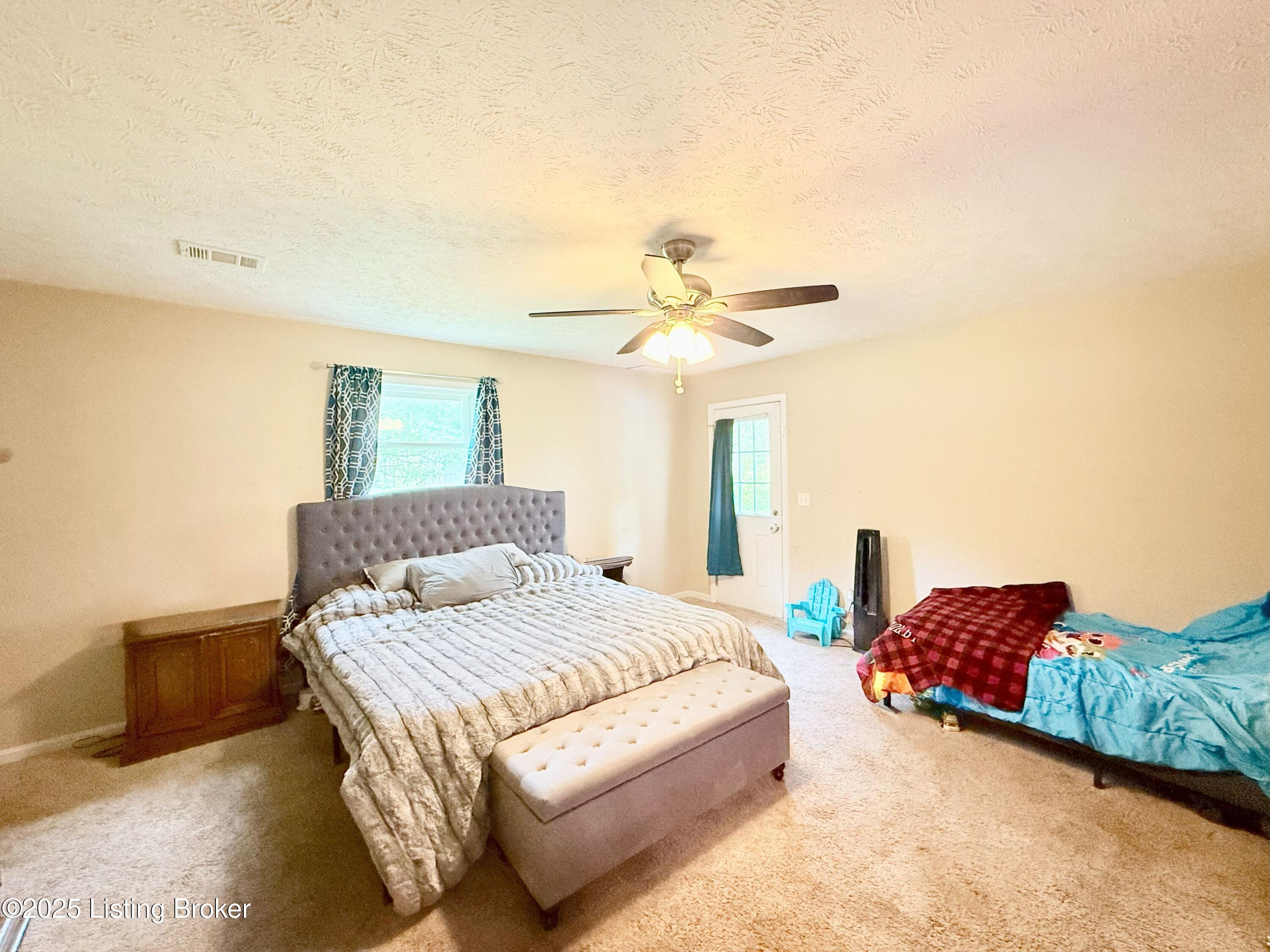 205 Fraim St Property Photo 7