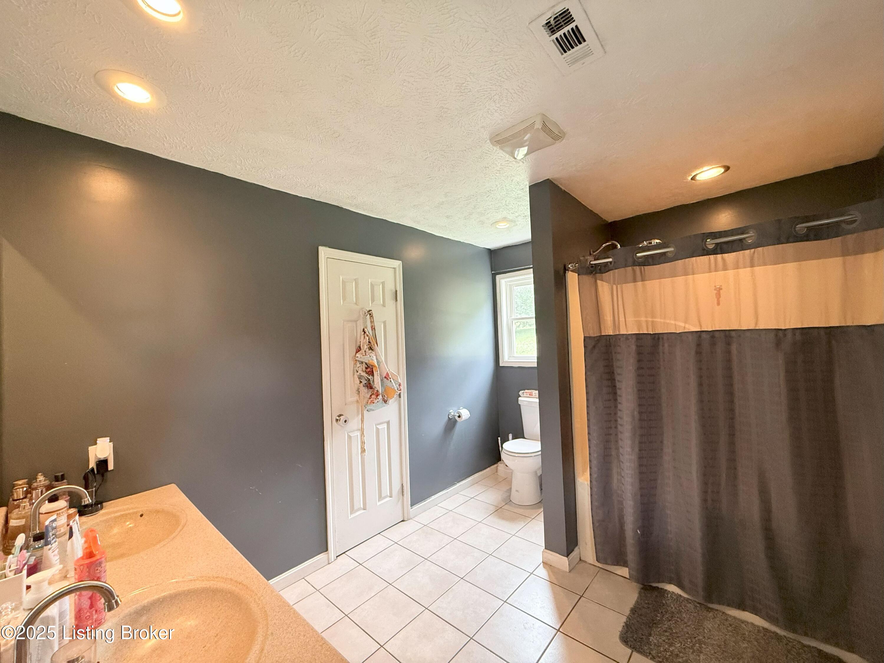 205 Fraim St Property Photo 9