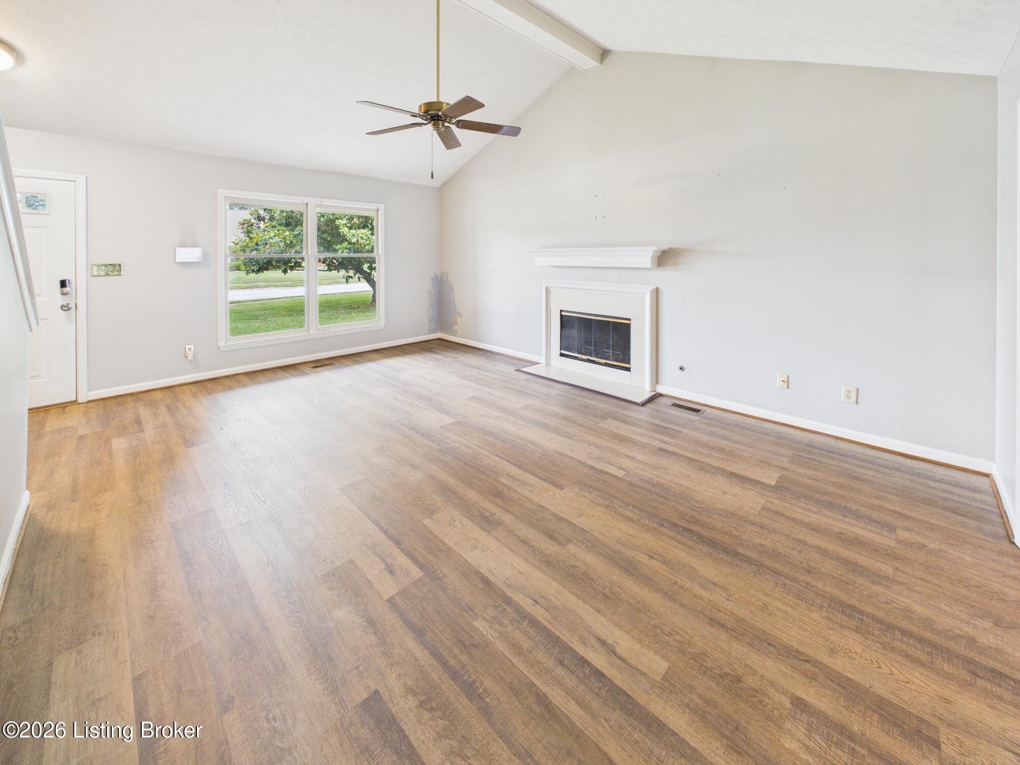 4825 Oak Pointe Dr Property Photo 4
