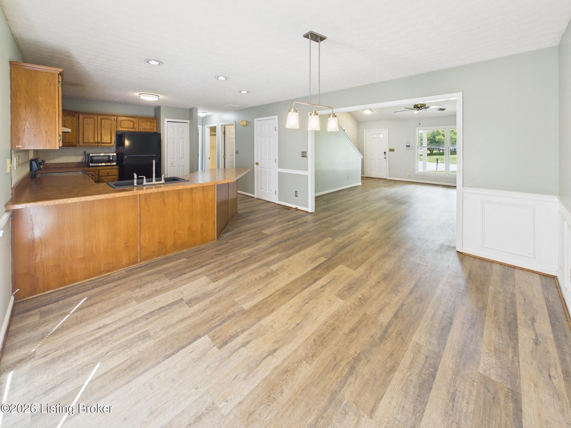 4825 Oak Pointe Dr Property Photo 6
