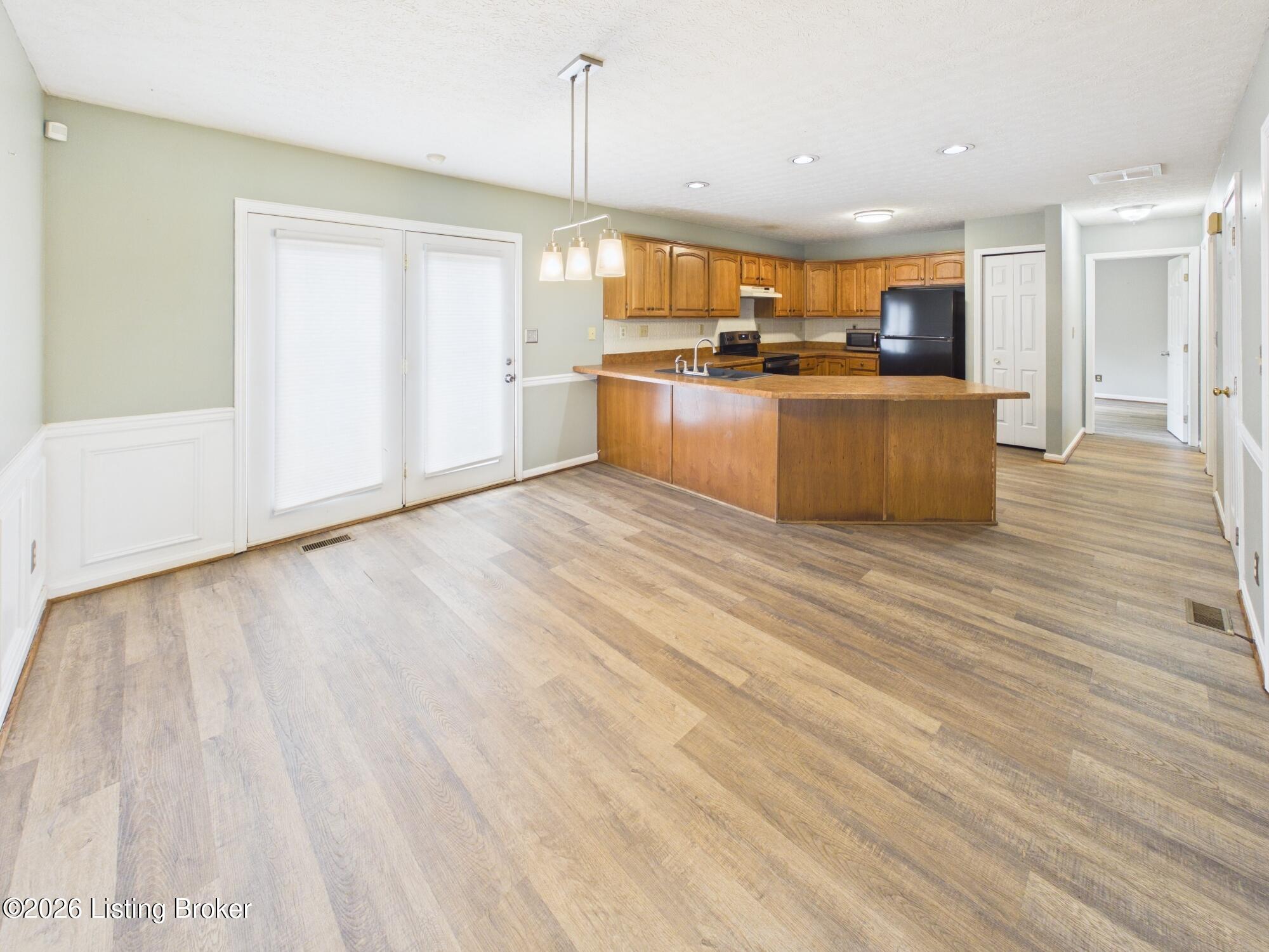 4825 Oak Pointe Dr Property Photo 7