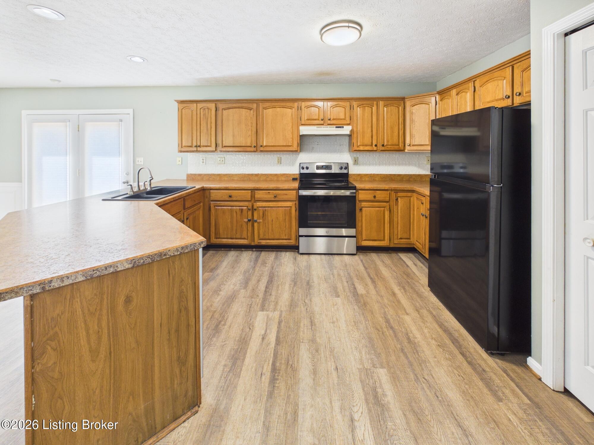 4825 Oak Pointe Dr Property Photo 9