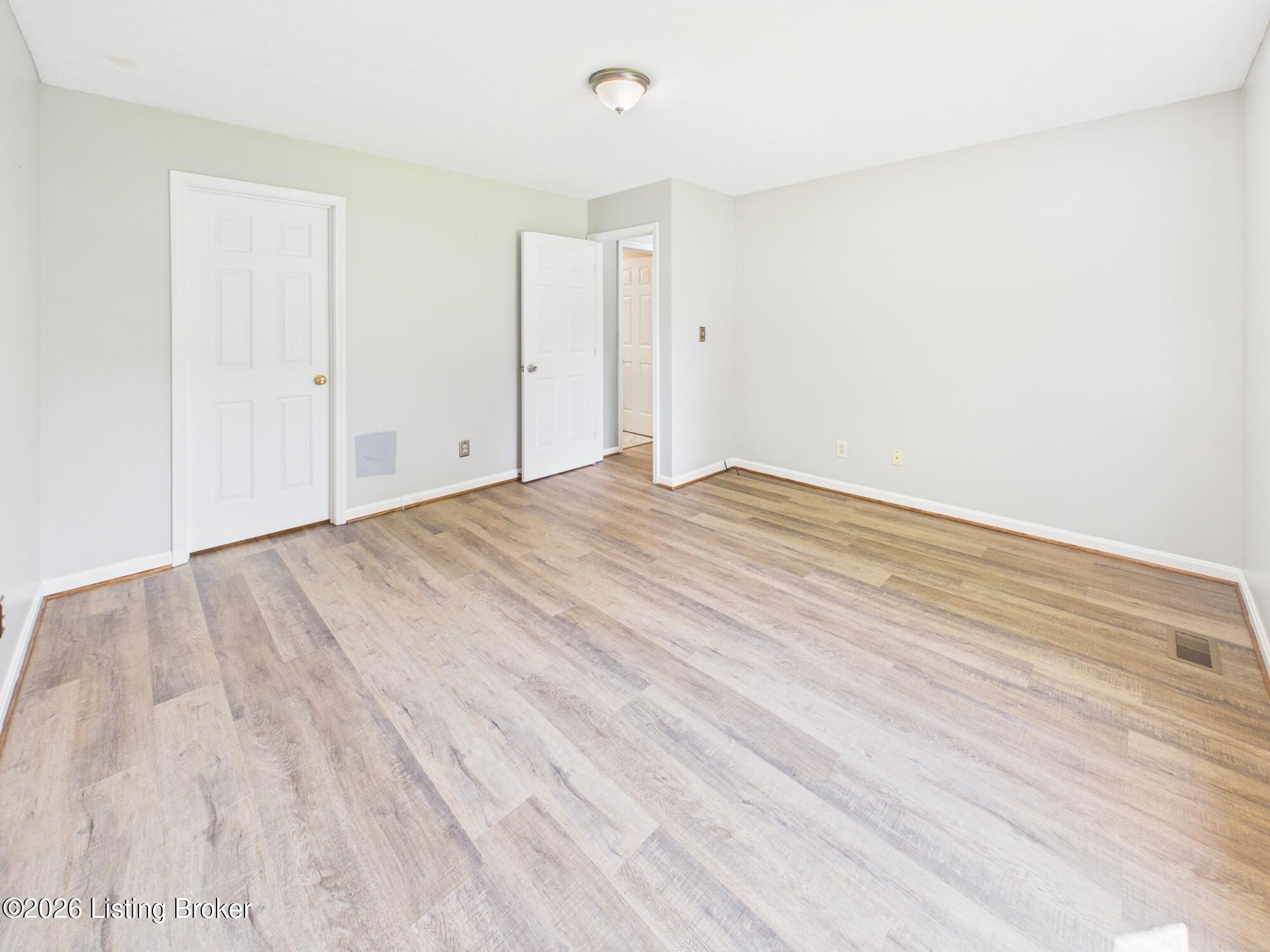 4825 Oak Pointe Dr Property Photo 14
