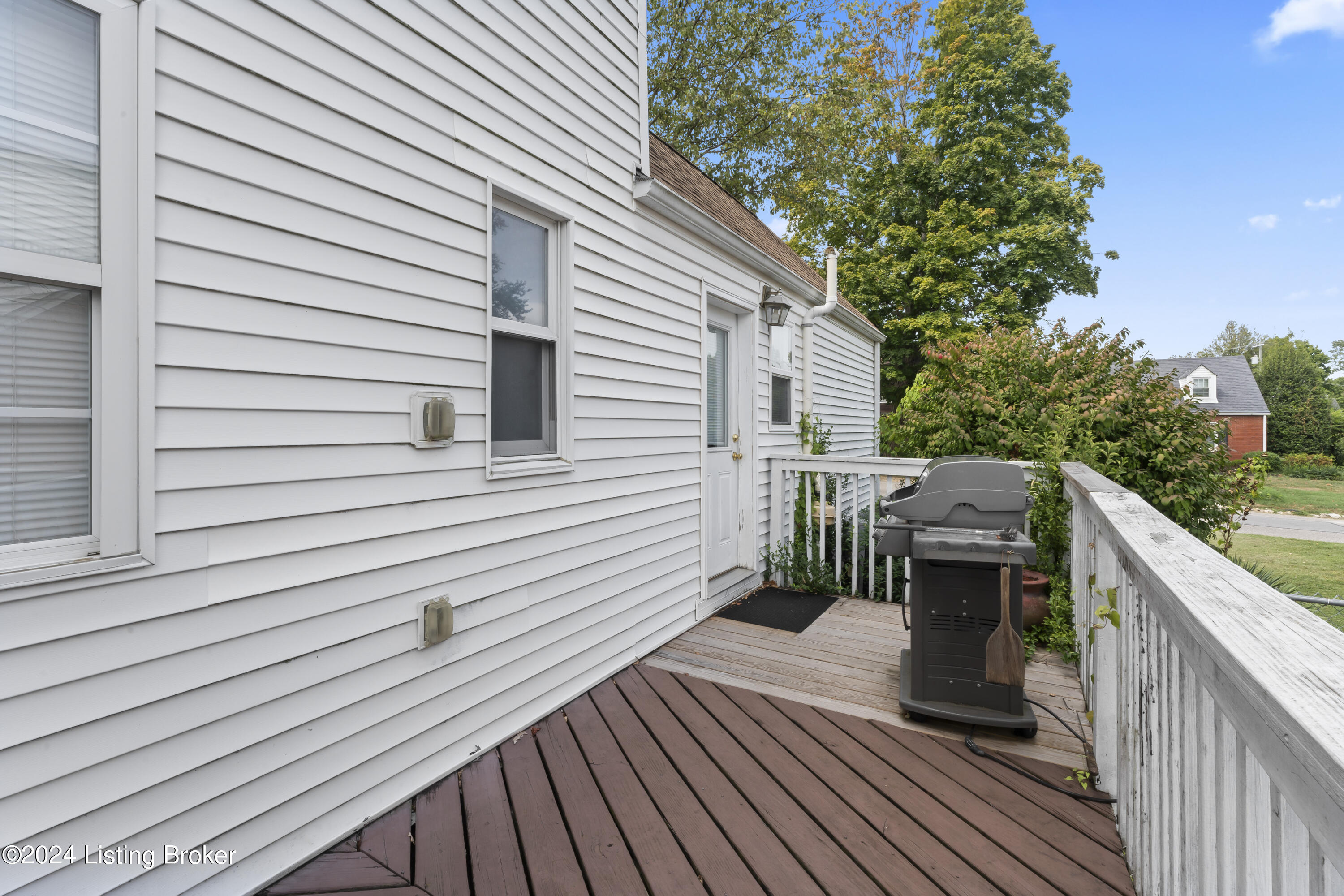 3810 Norbourne Blvd Property Photo 38