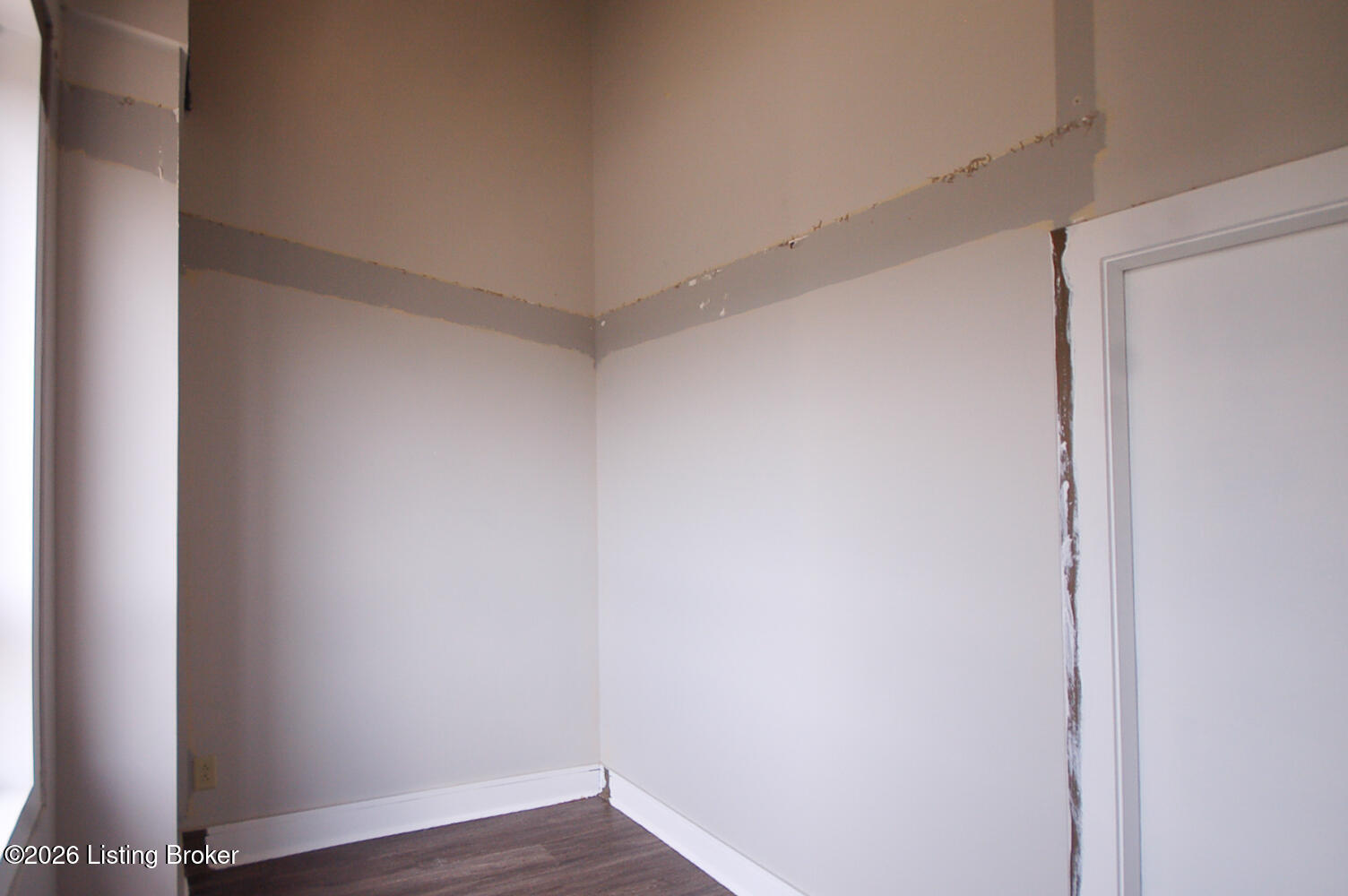 323 W Broadway 1003 Property Photo 4