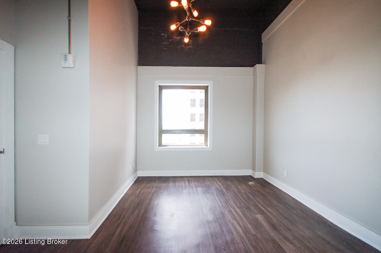 323 W Broadway 1003 Property Photo 8