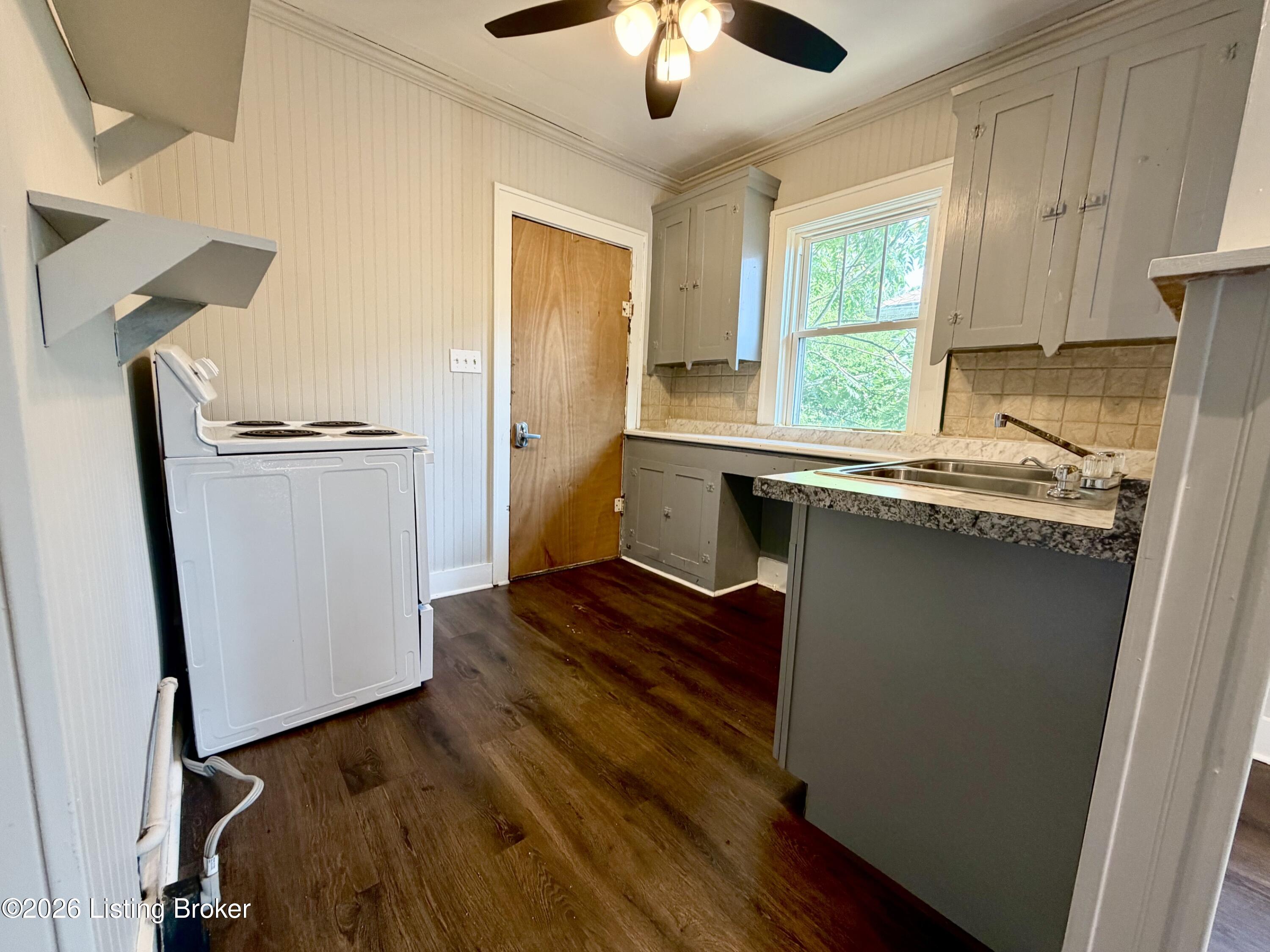 668 Lindell Ave 2 Property Photo 5