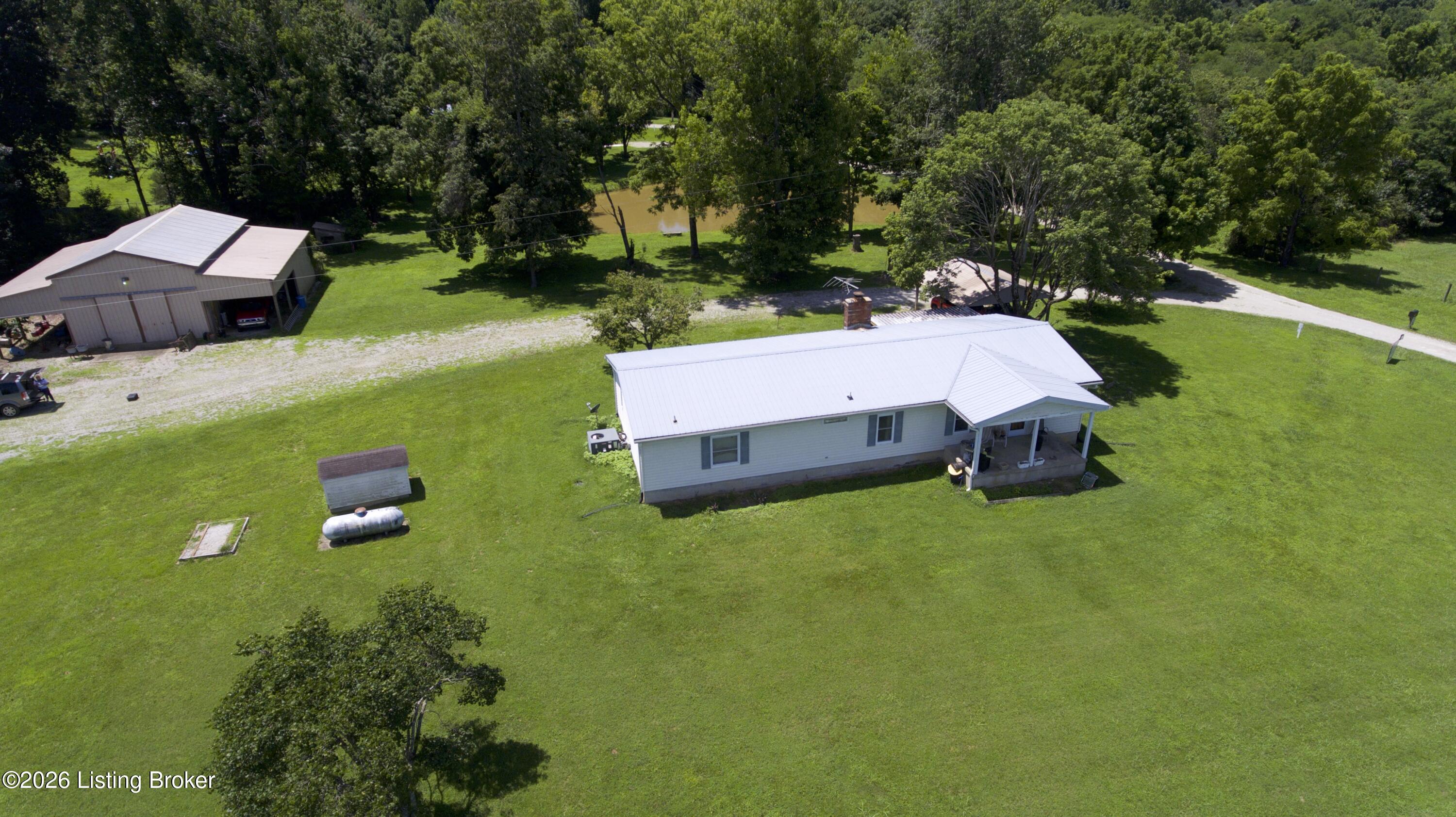390 Kinder Ln Property Photo 2