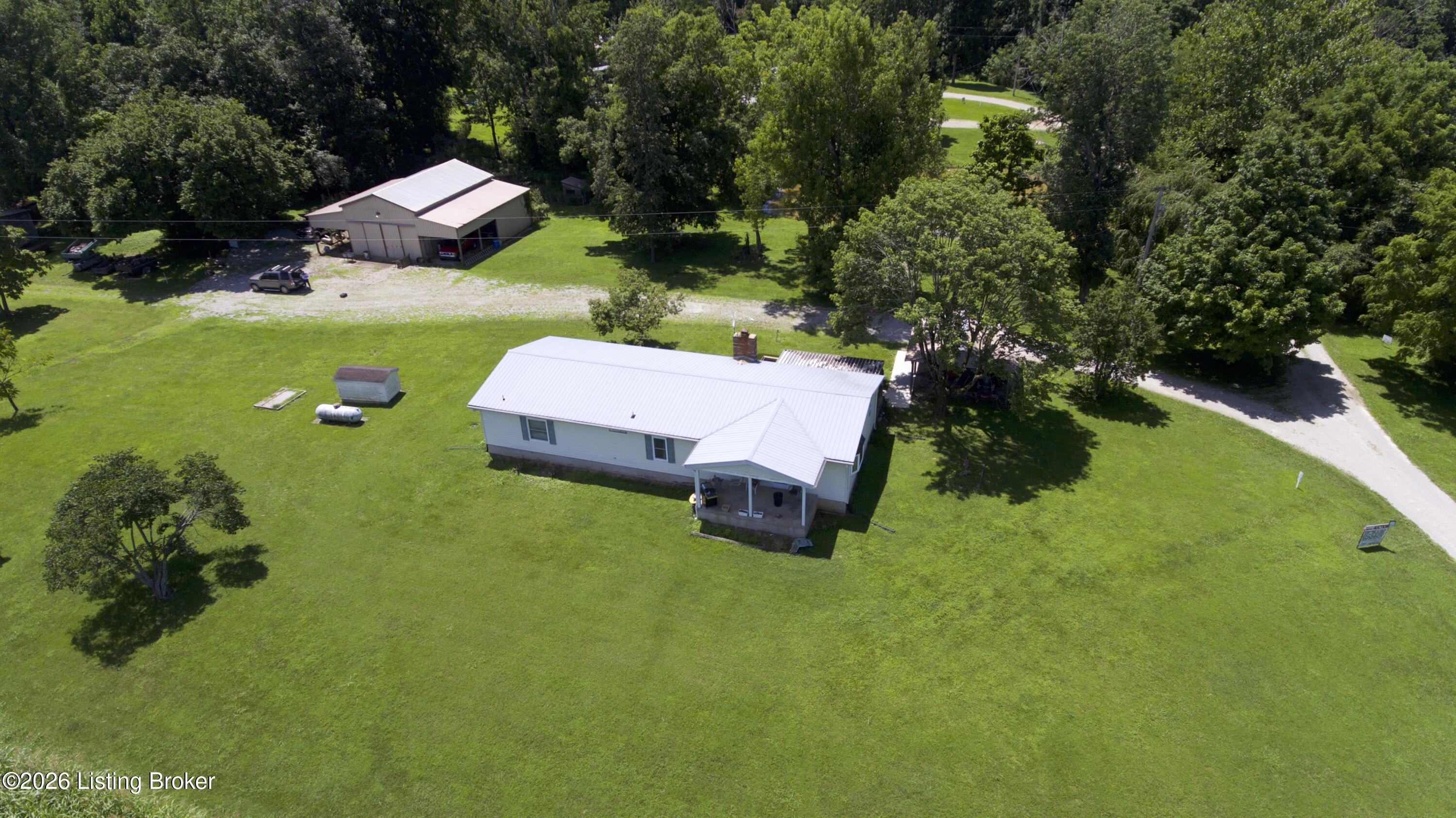 390 Kinder Ln Property Photo 3