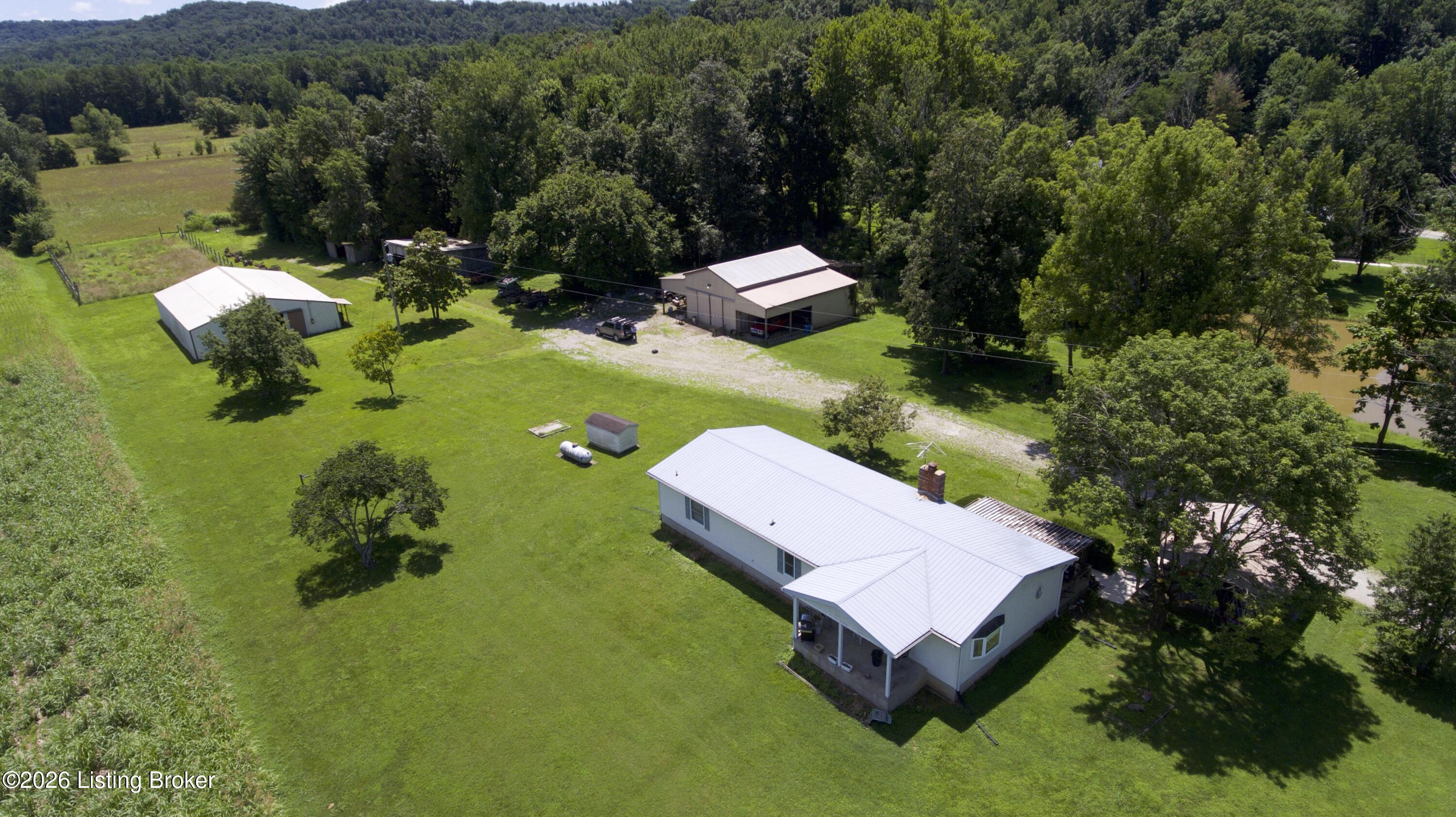 390 Kinder Ln Property Photo 4