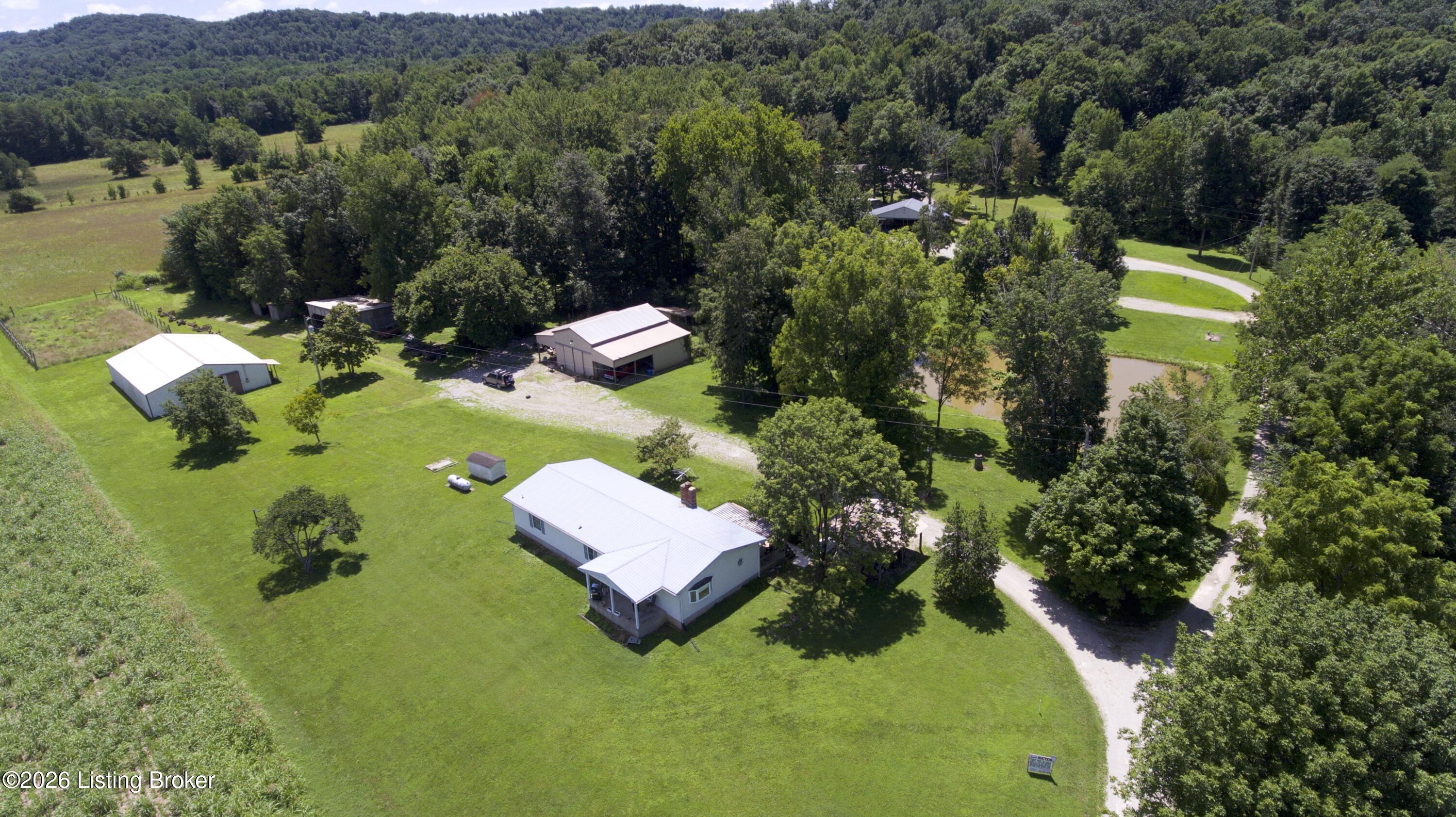 390 Kinder Ln Property Photo 5