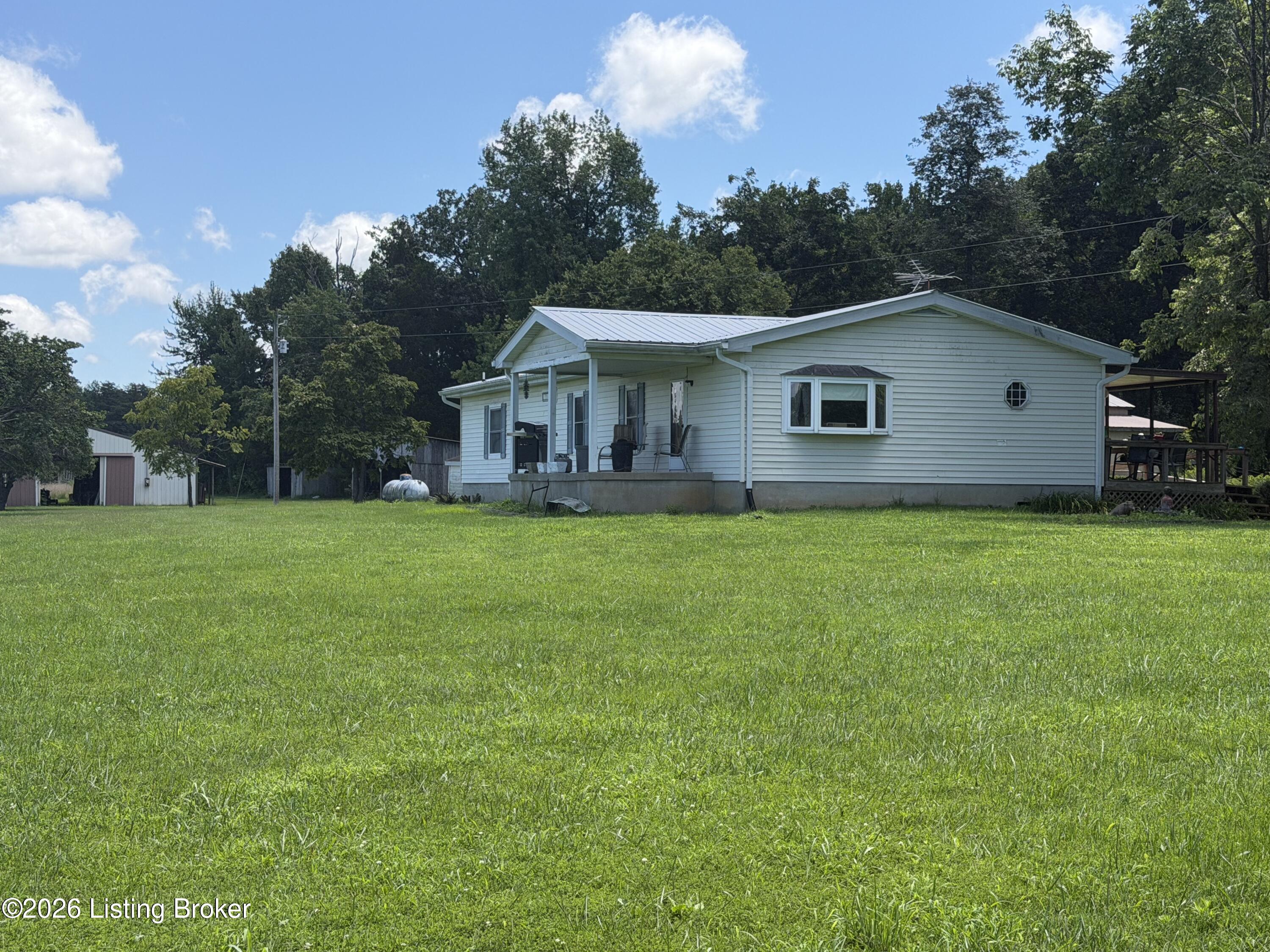 390 Kinder Ln Property Photo 6