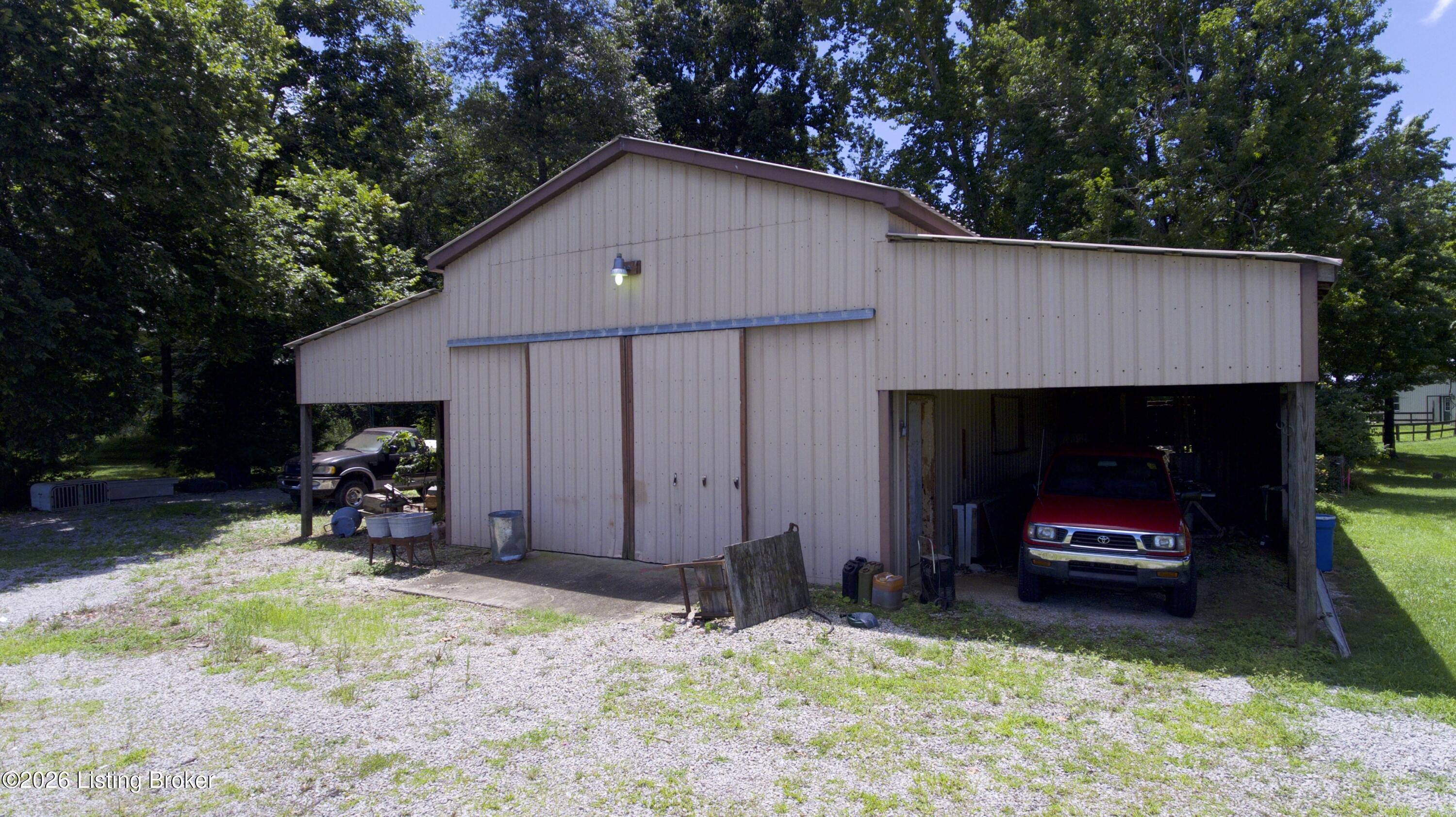 390 Kinder Ln Property Photo 17