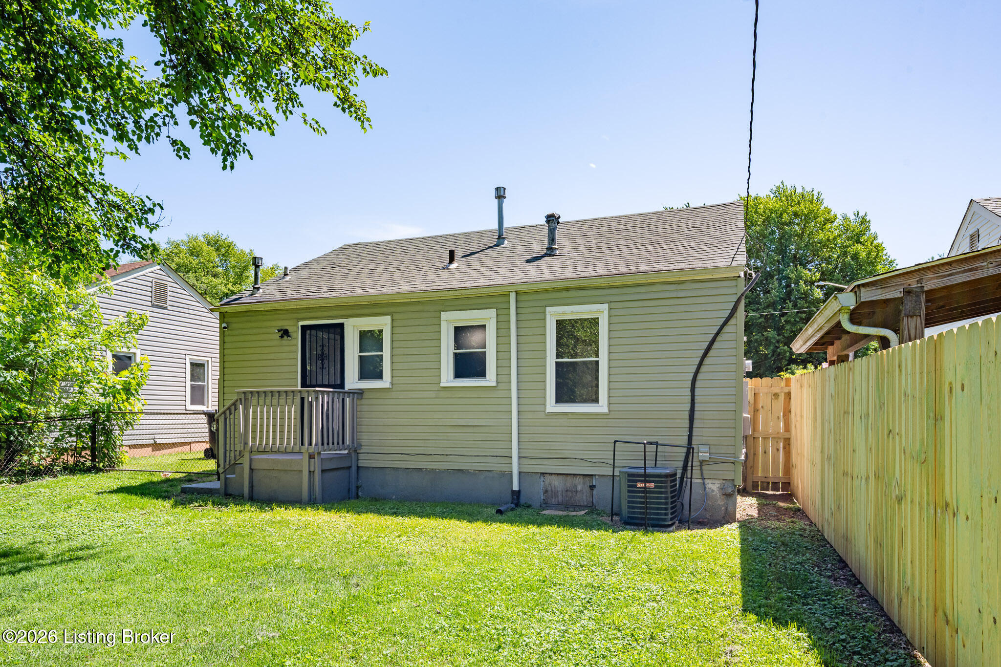1932 Beech St Property Photo 42