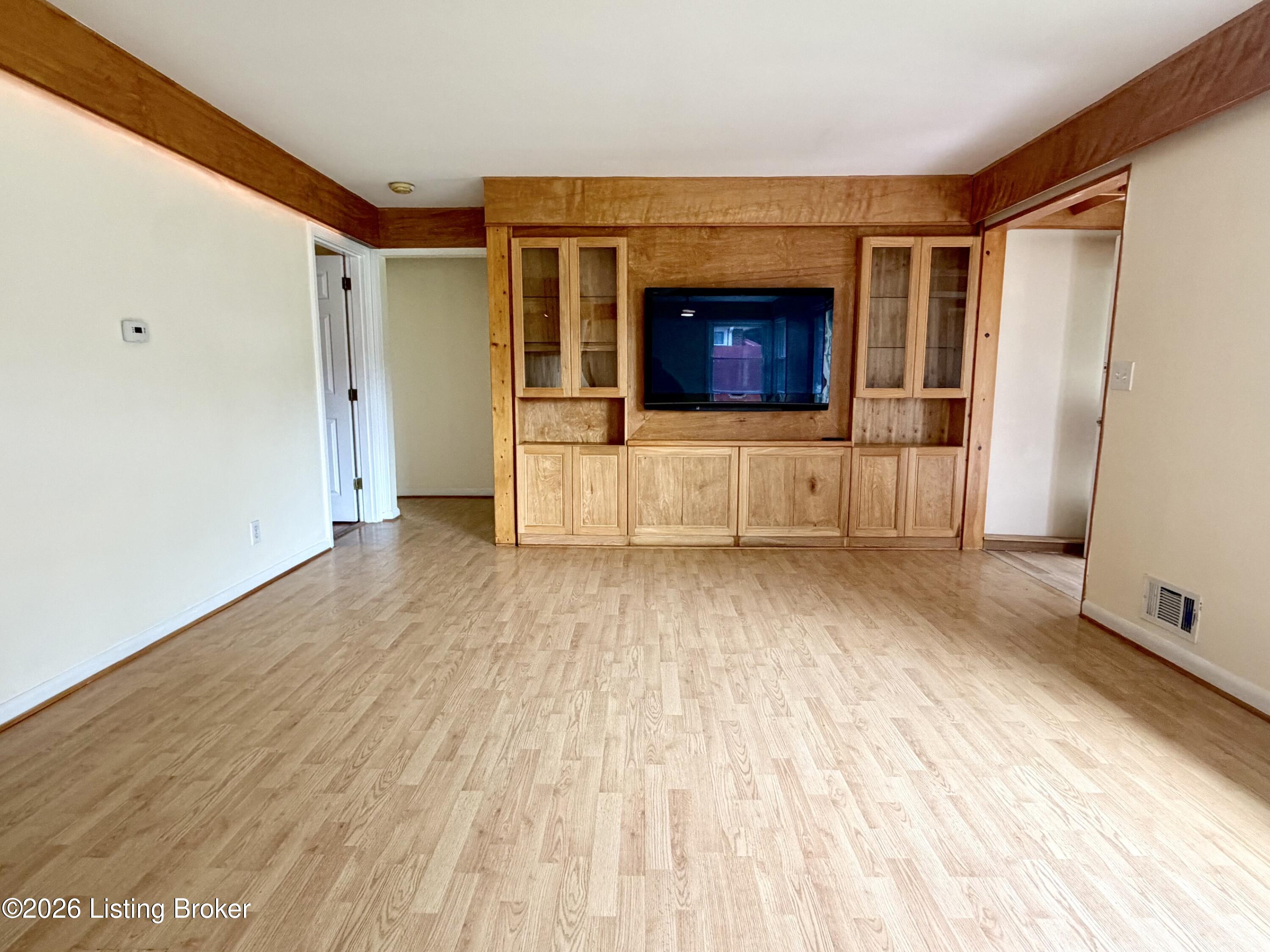708 Grant Ave Property Photo 2