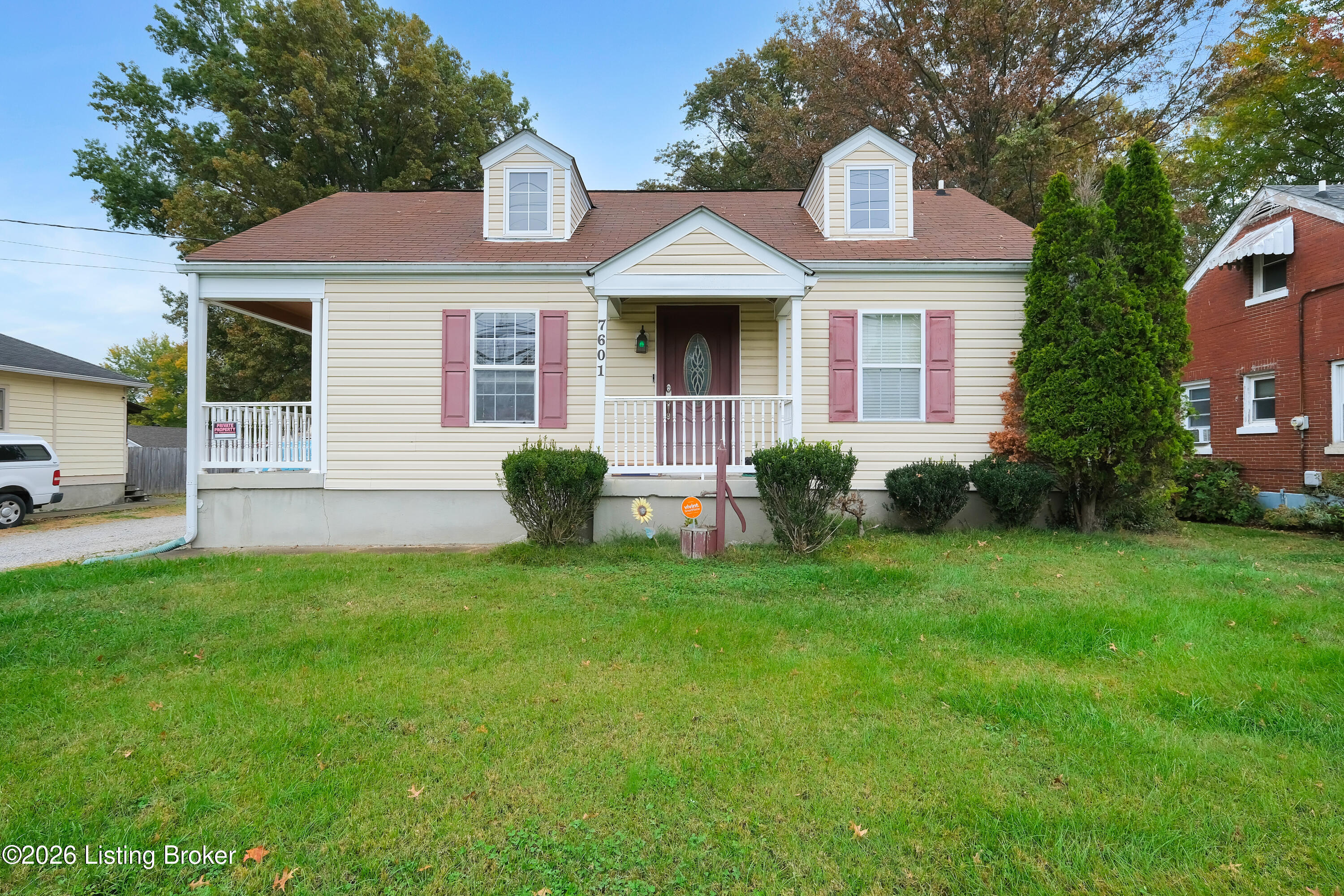 7601 Greenwood Rd Property Photo 1