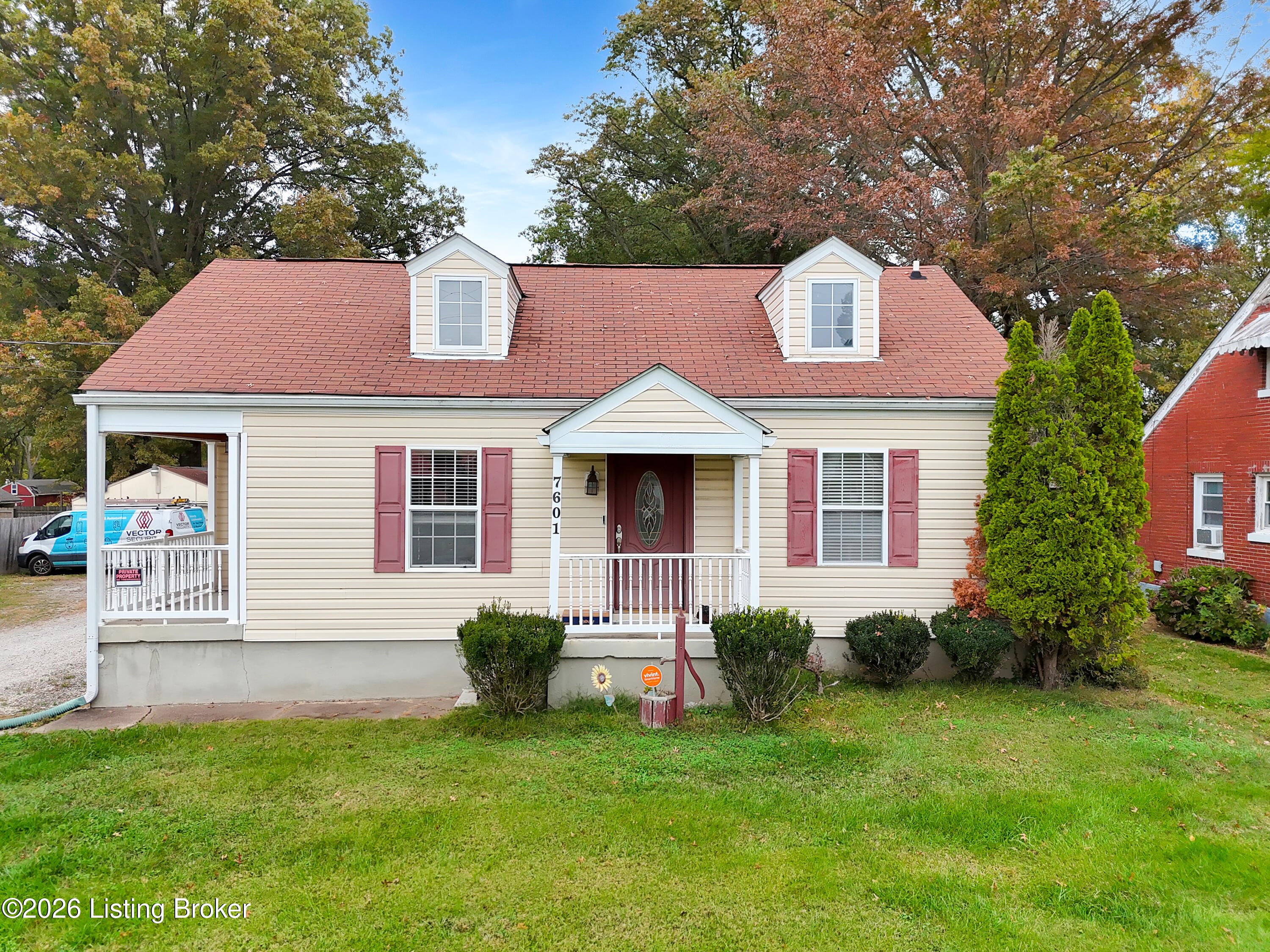7601 Greenwood Rd Property Photo 2