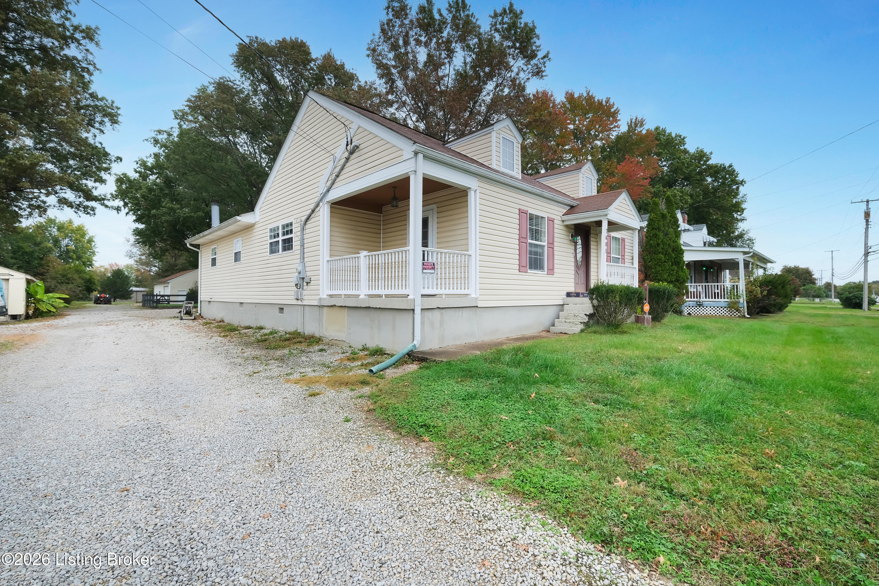 7601 Greenwood Rd Property Photo 3