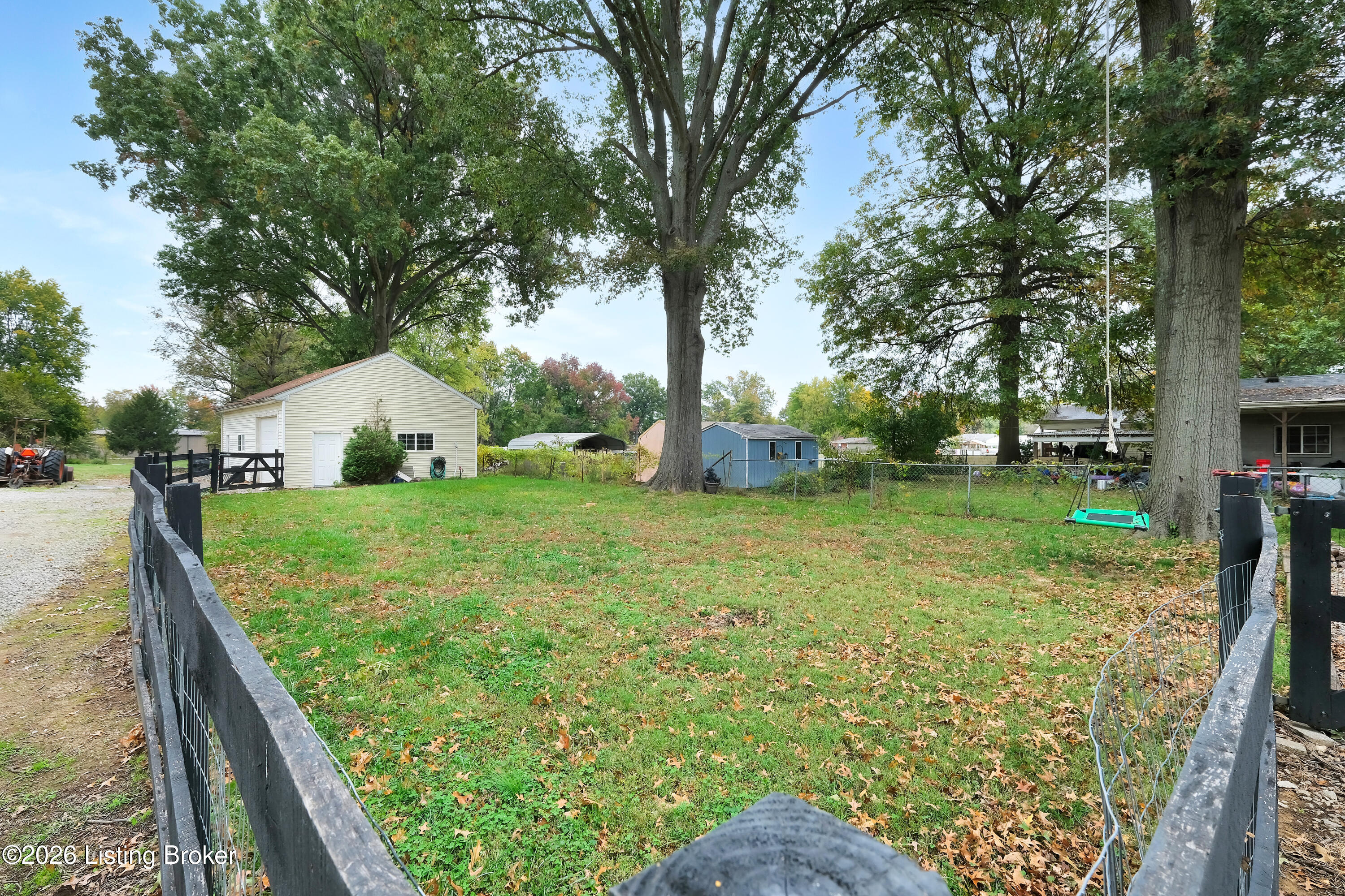 7601 Greenwood Rd Property Photo 12