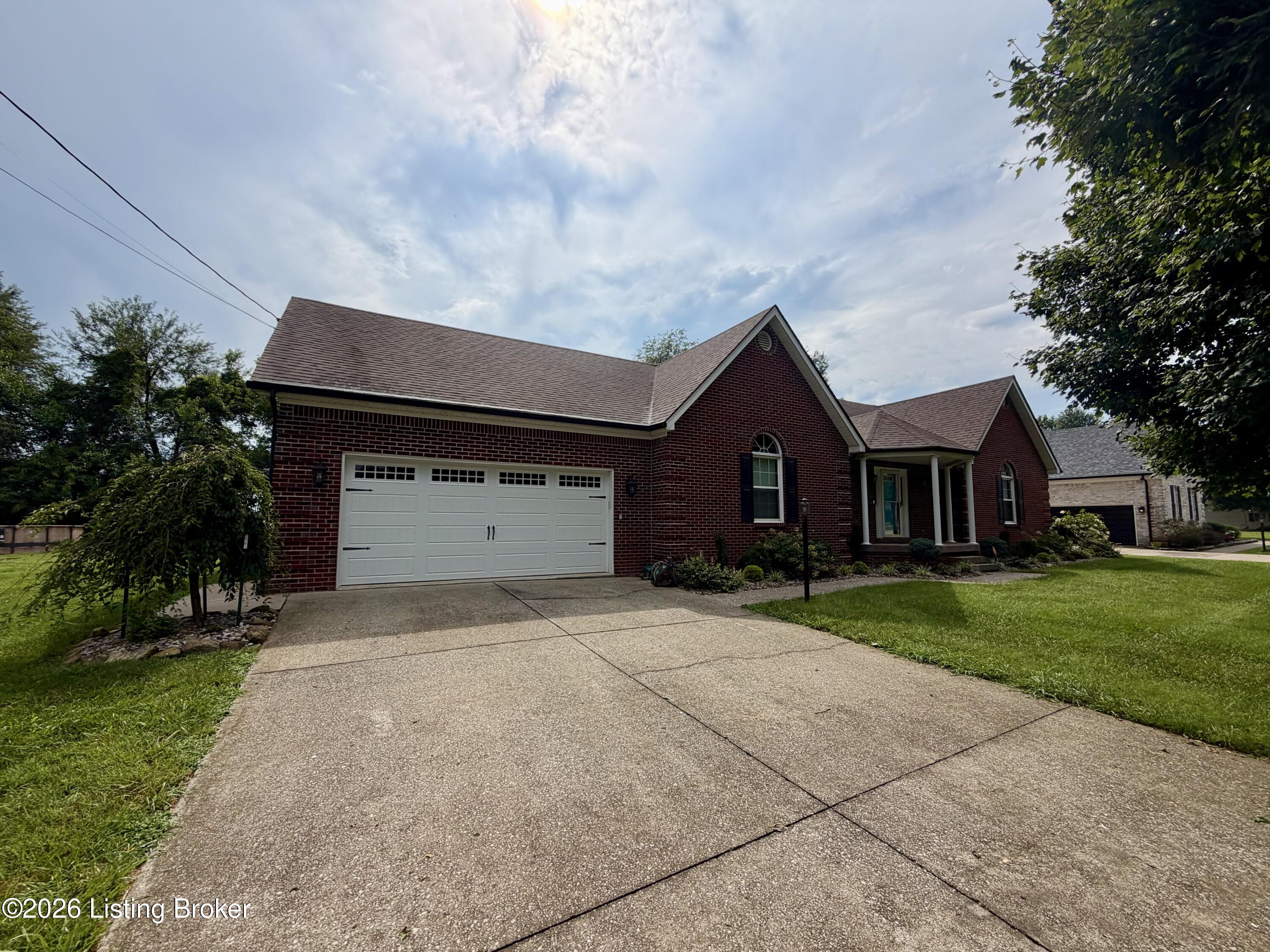 2025 Shannon Dr Property Photo 2