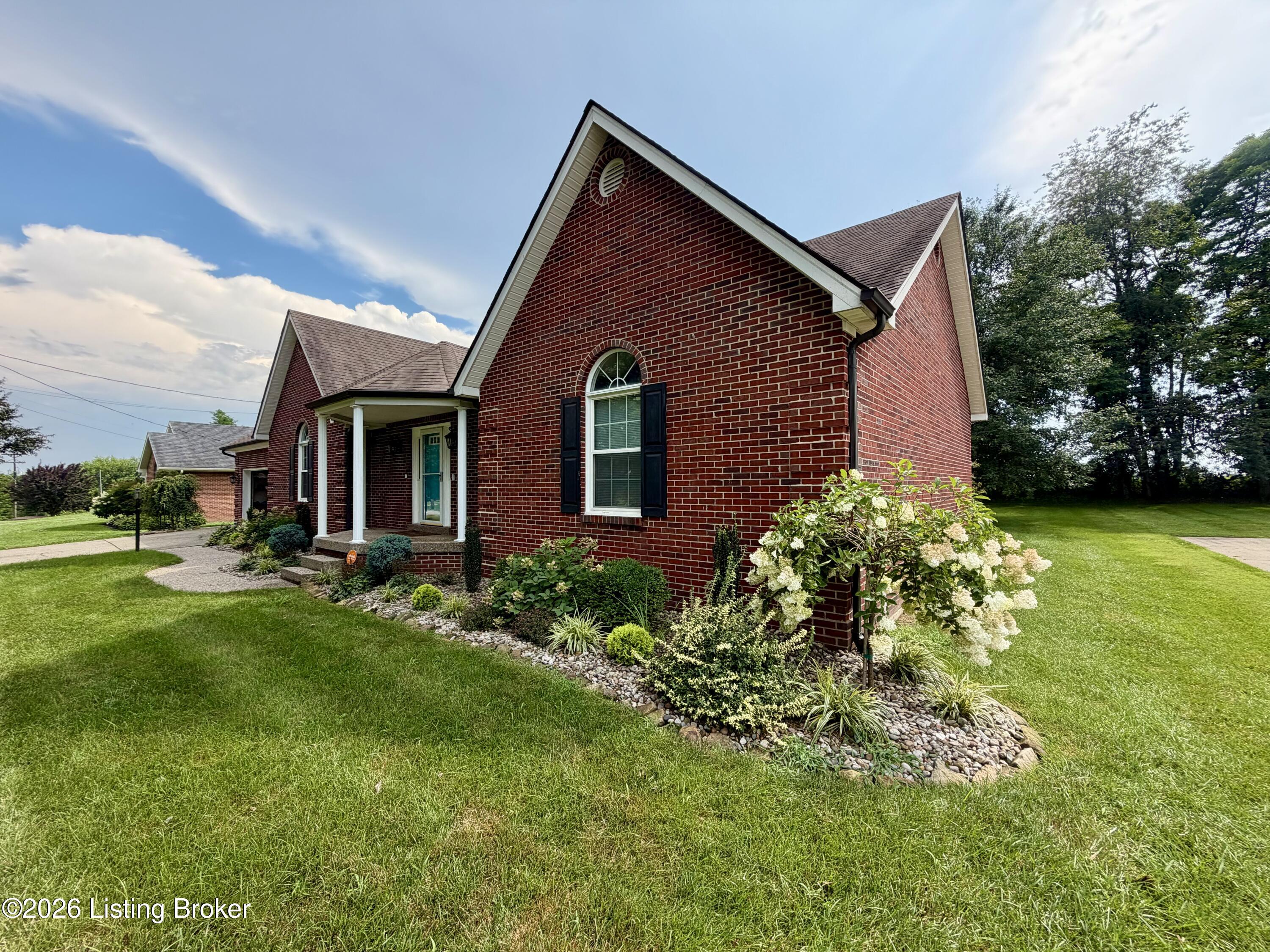 2025 Shannon Dr Property Photo 4