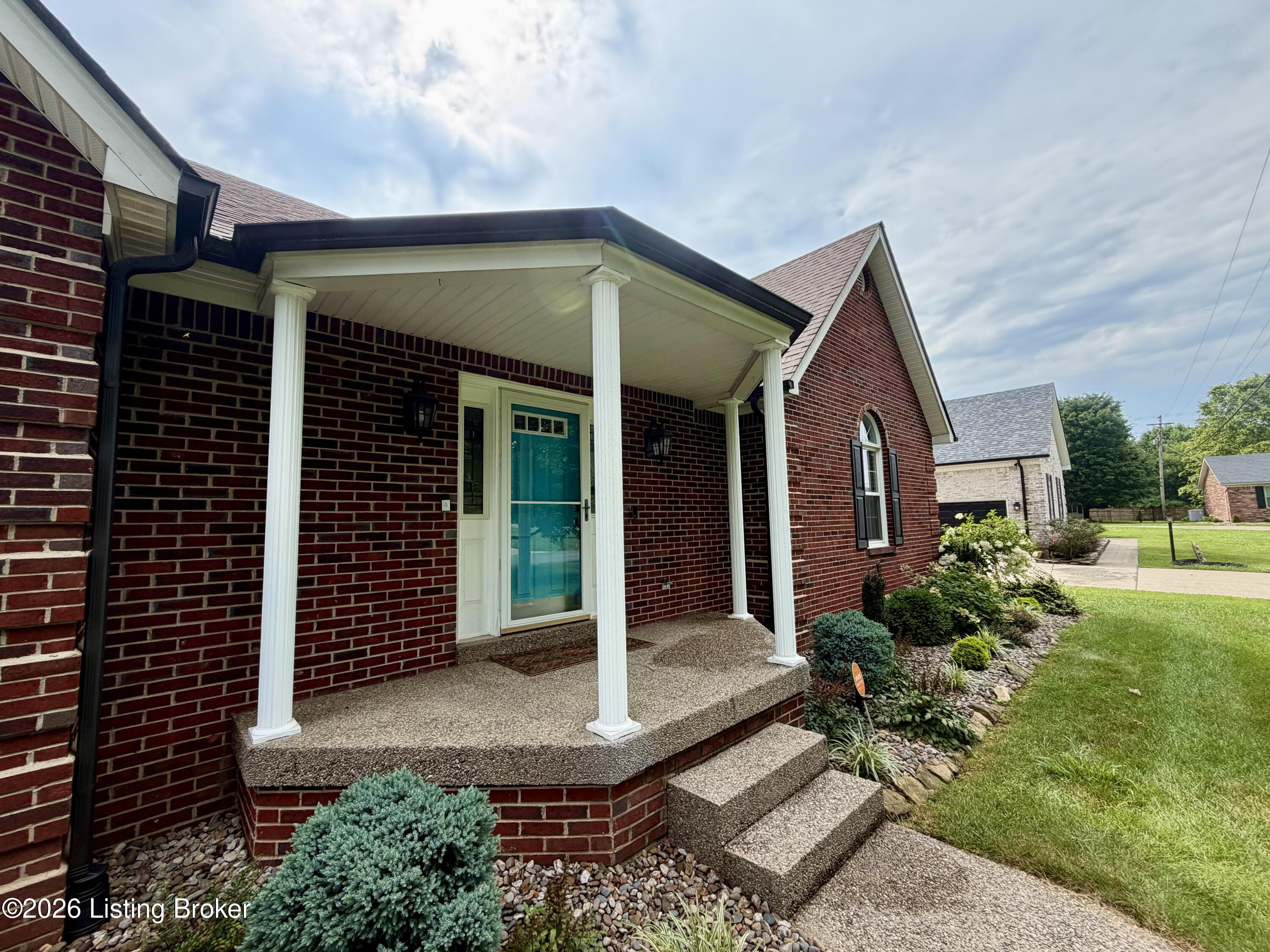 2025 Shannon Dr Property Photo 5