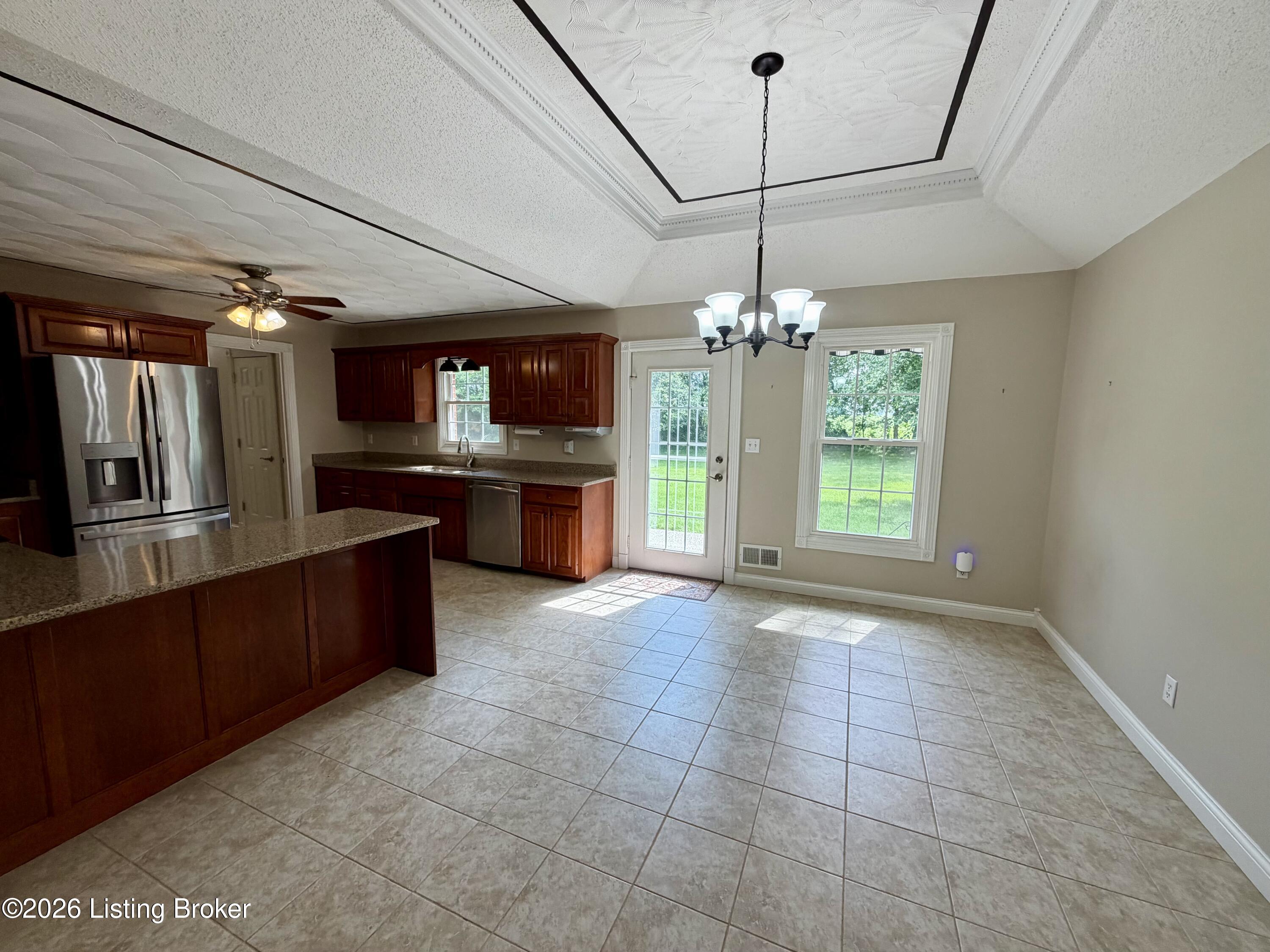 2025 Shannon Dr Property Photo 9