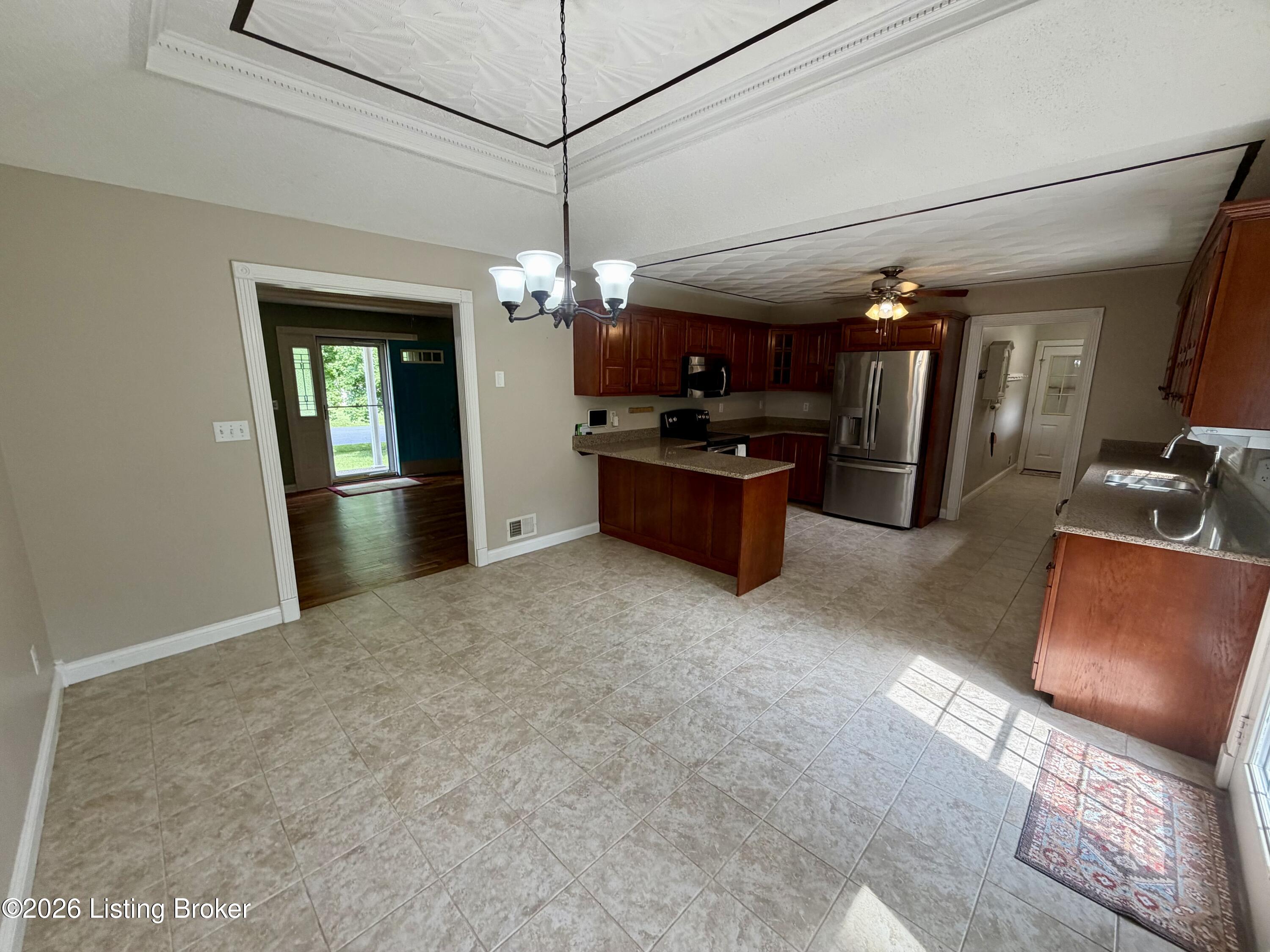 2025 Shannon Dr Property Photo 10