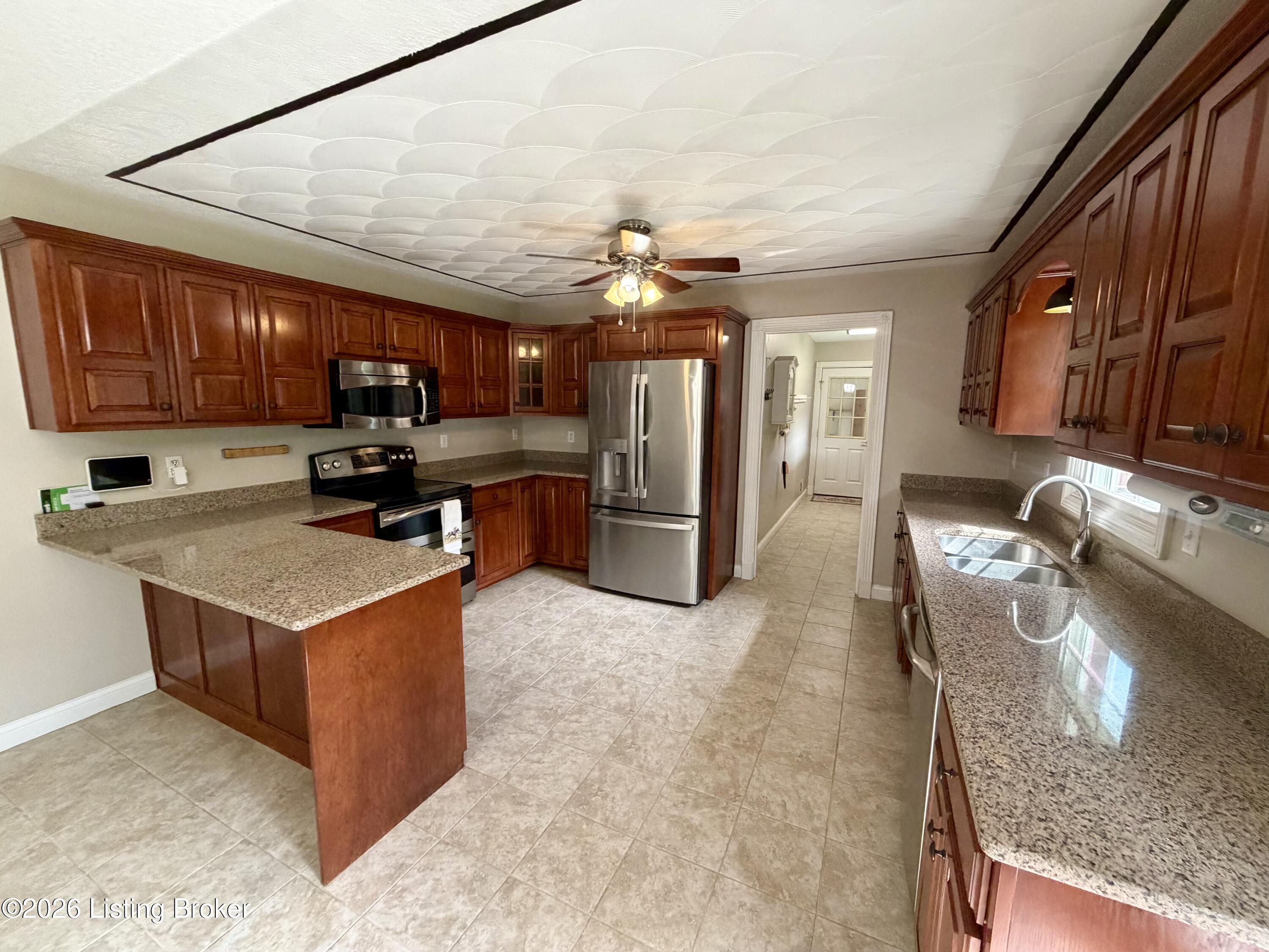 2025 Shannon Dr Property Photo 11