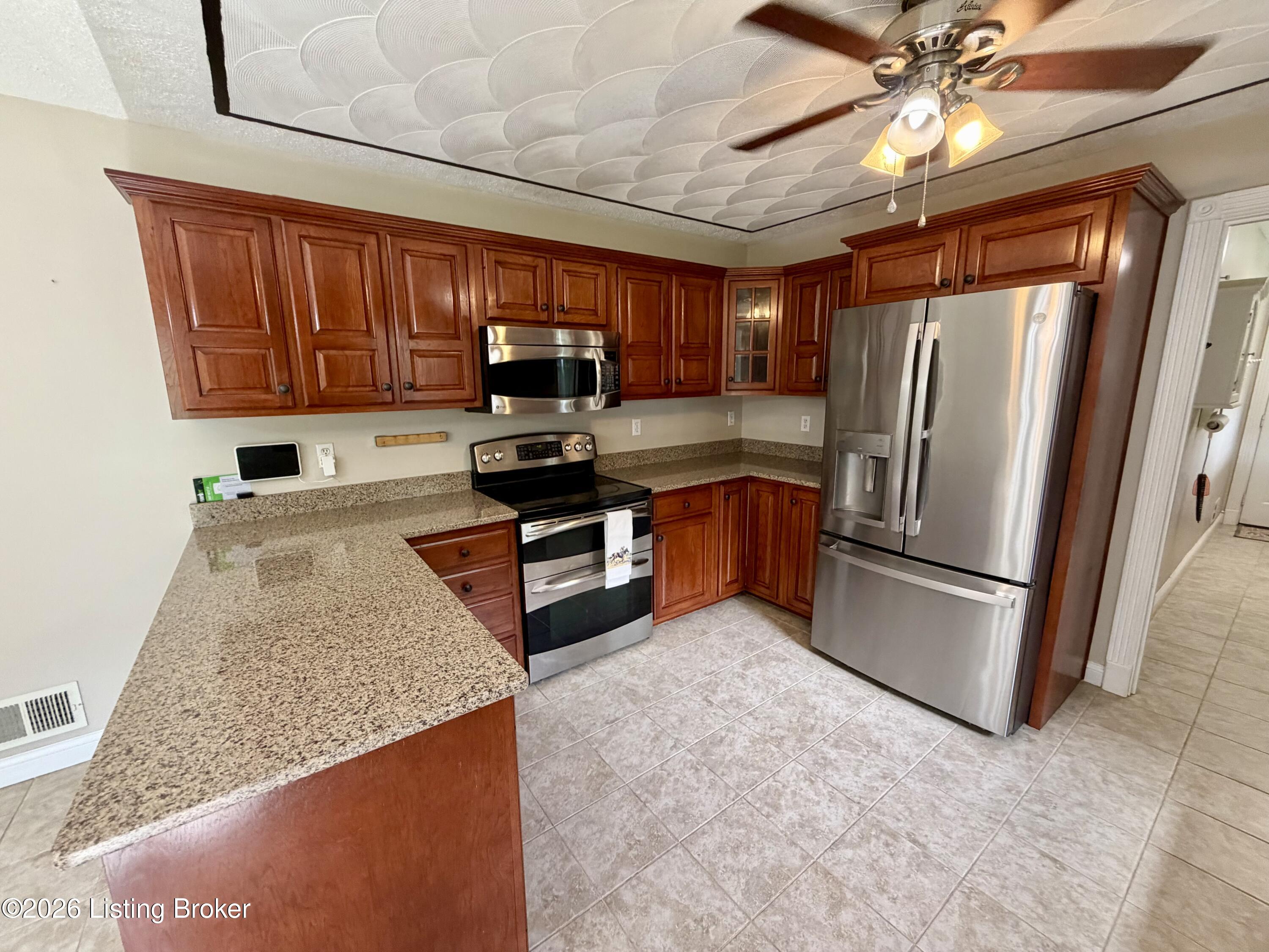 2025 Shannon Dr Property Photo 12