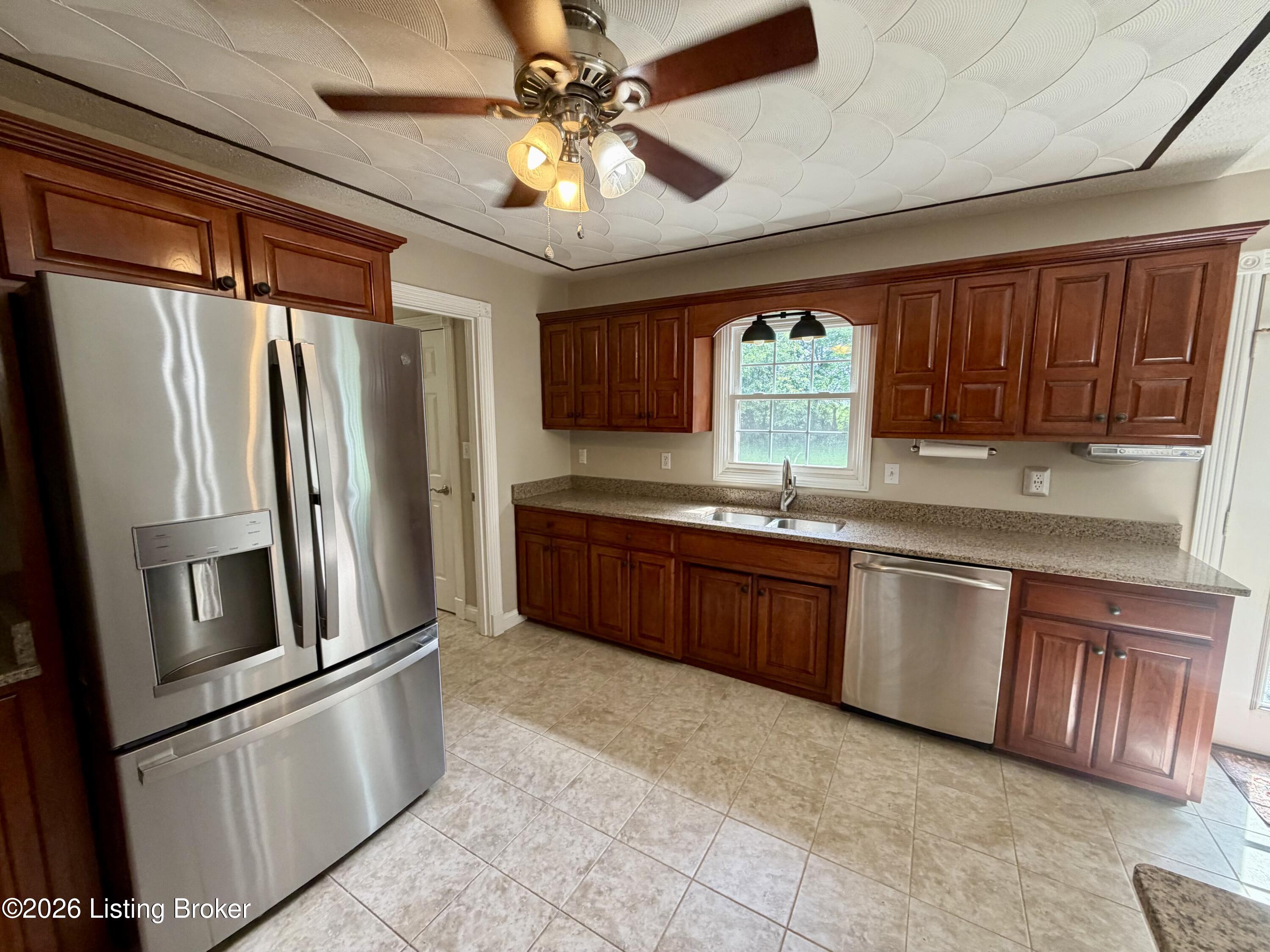 2025 Shannon Dr Property Photo 13