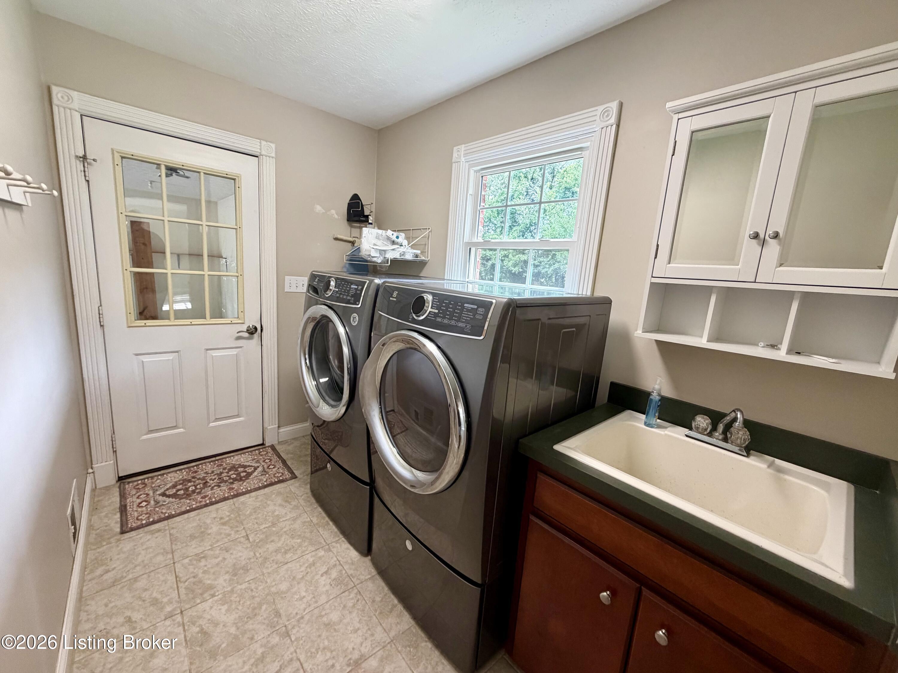 2025 Shannon Dr Property Photo 17
