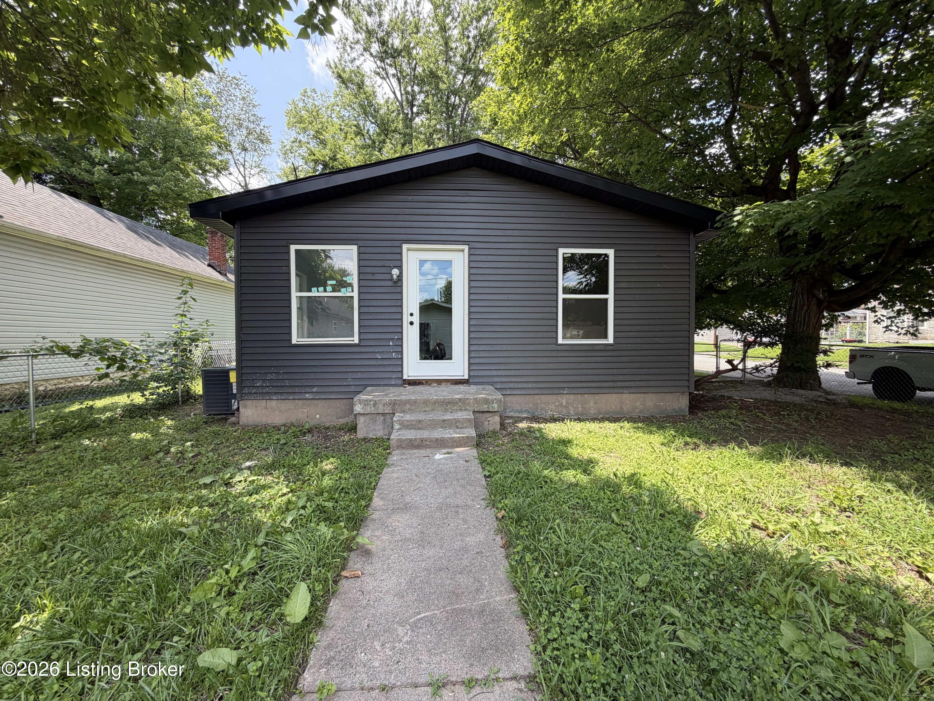 100 Boston Ct Property Photo 1