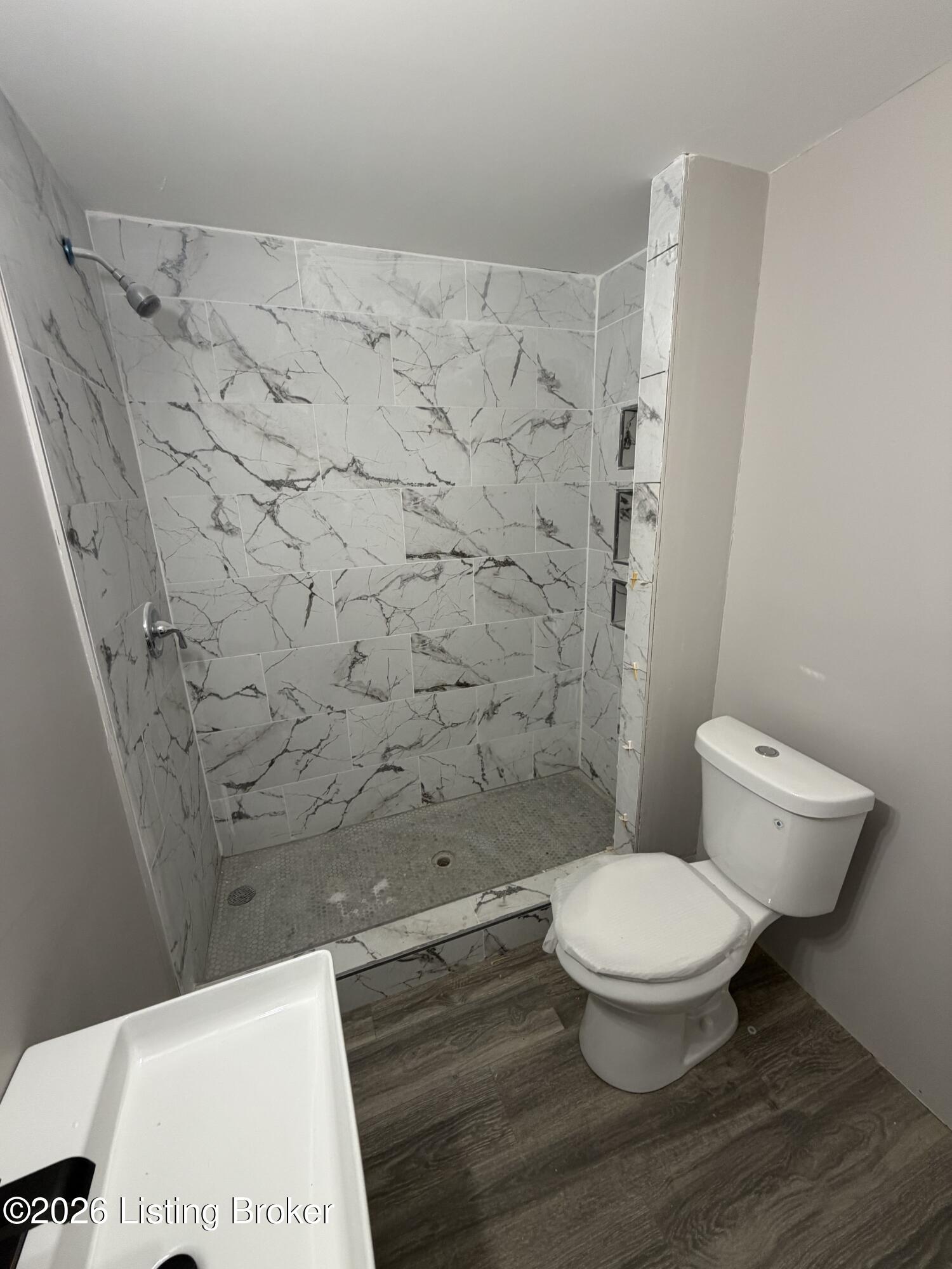 100 Boston Ct Property Photo 5