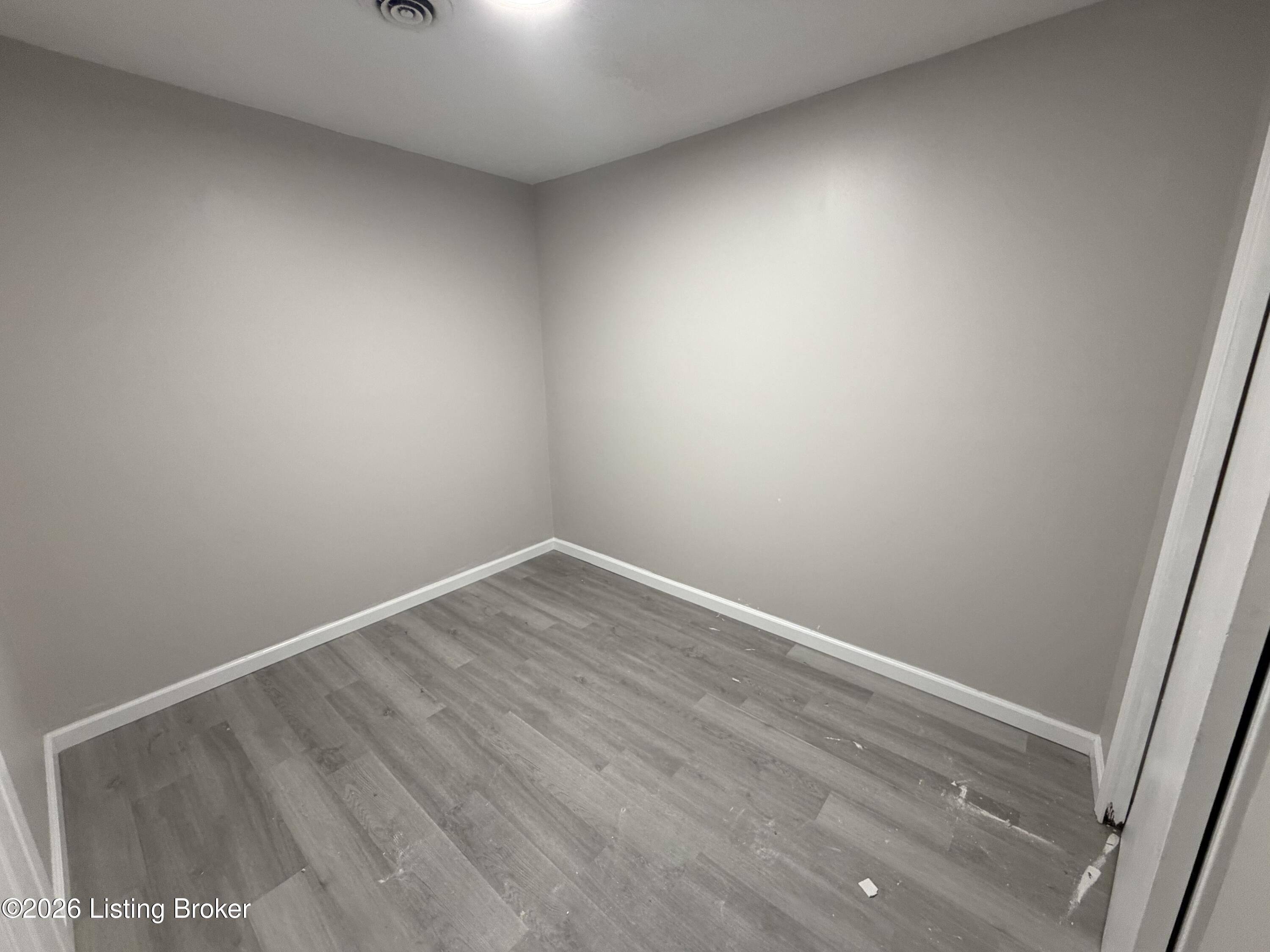 100 Boston Ct Property Photo 7