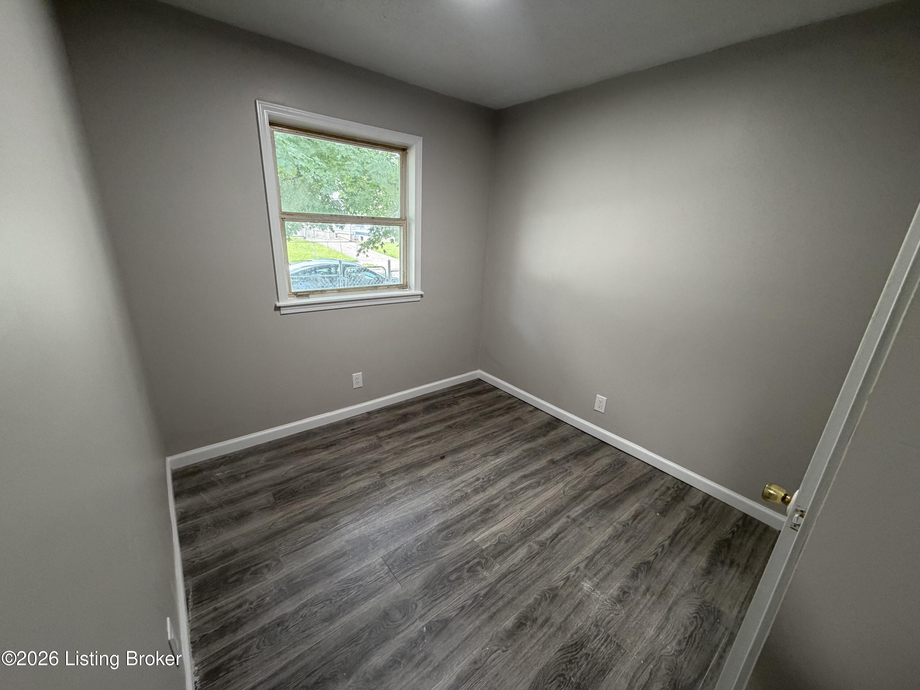 100 Boston Ct Property Photo 8