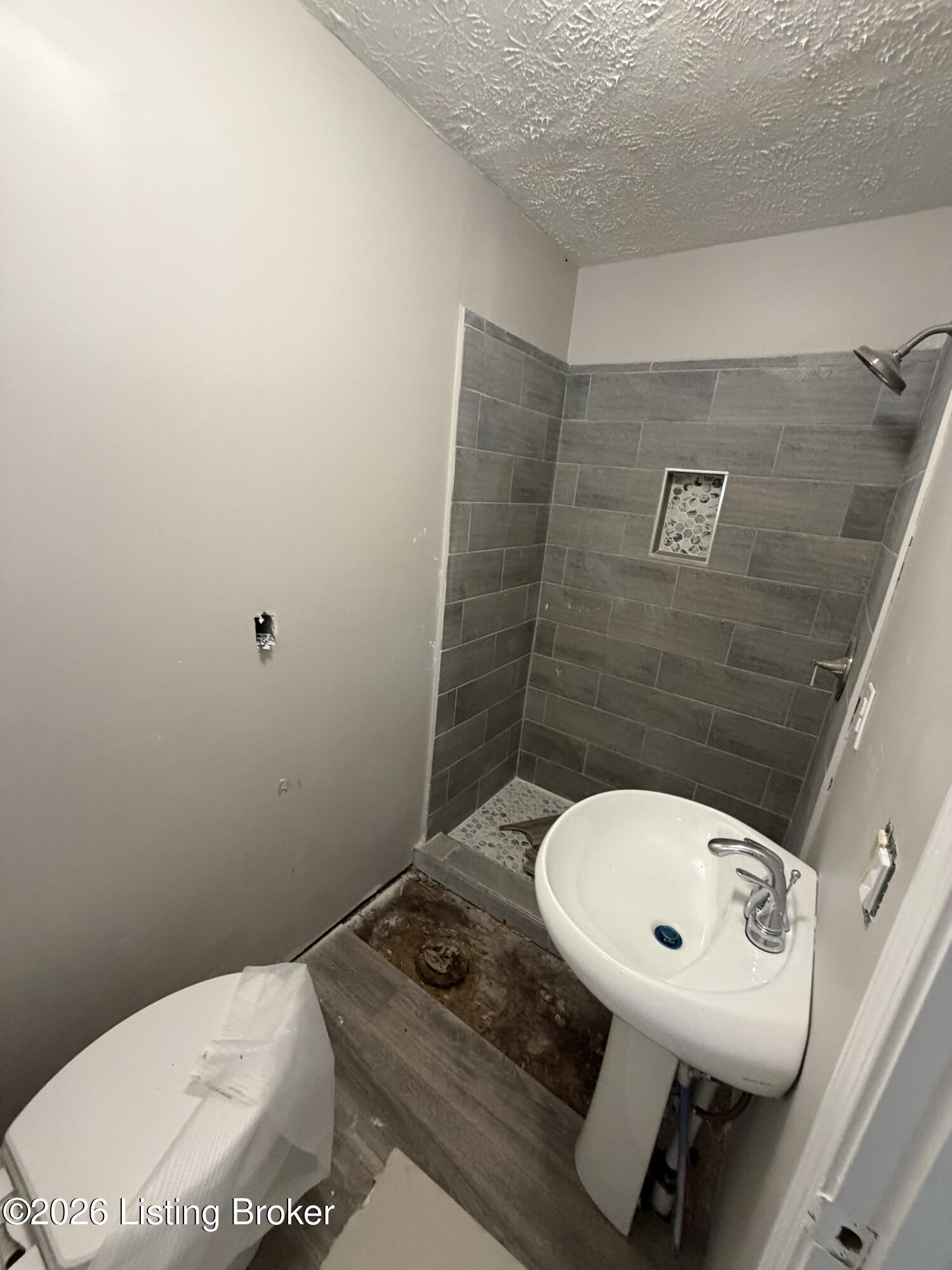 100 Boston Ct Property Photo 9