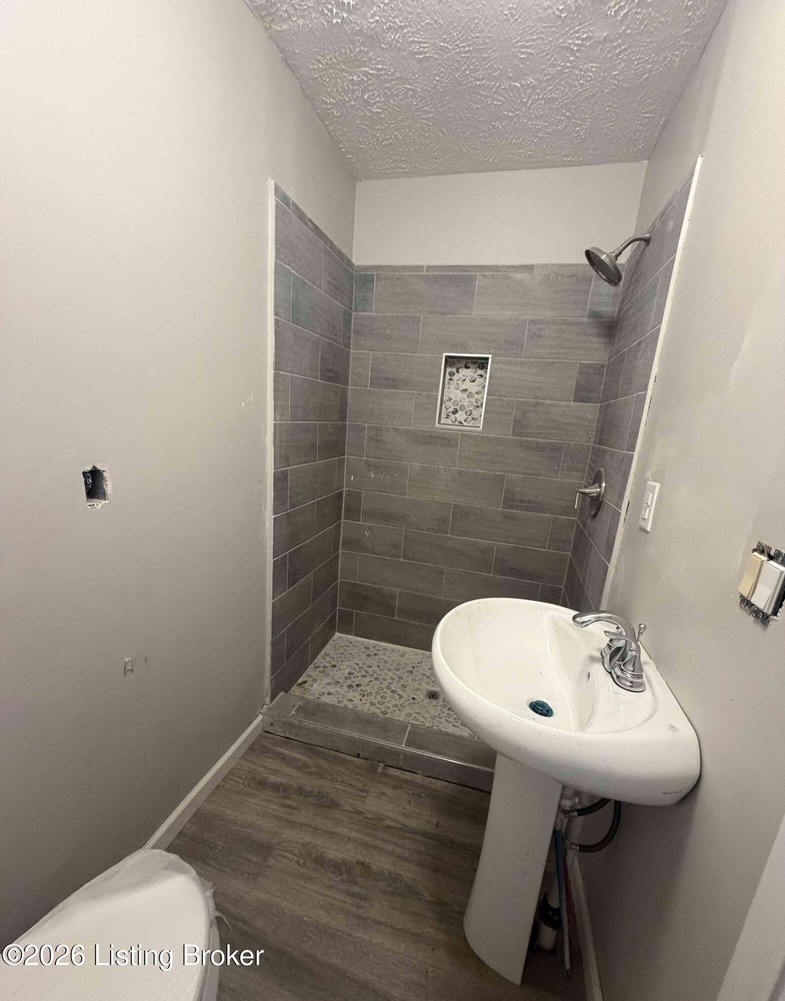 100 Boston Ct Property Photo 9