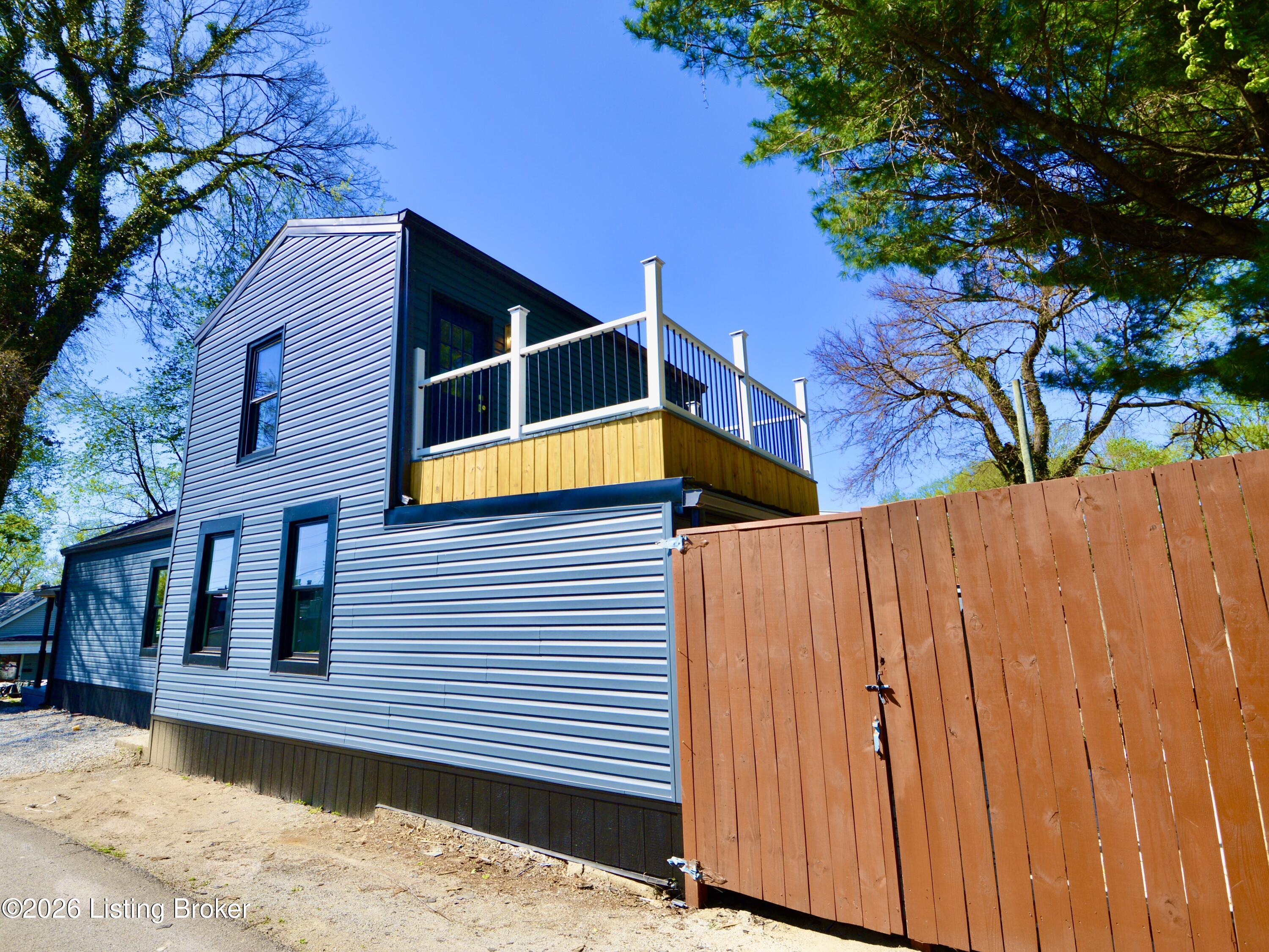 101 N Jane St Property Photo 4