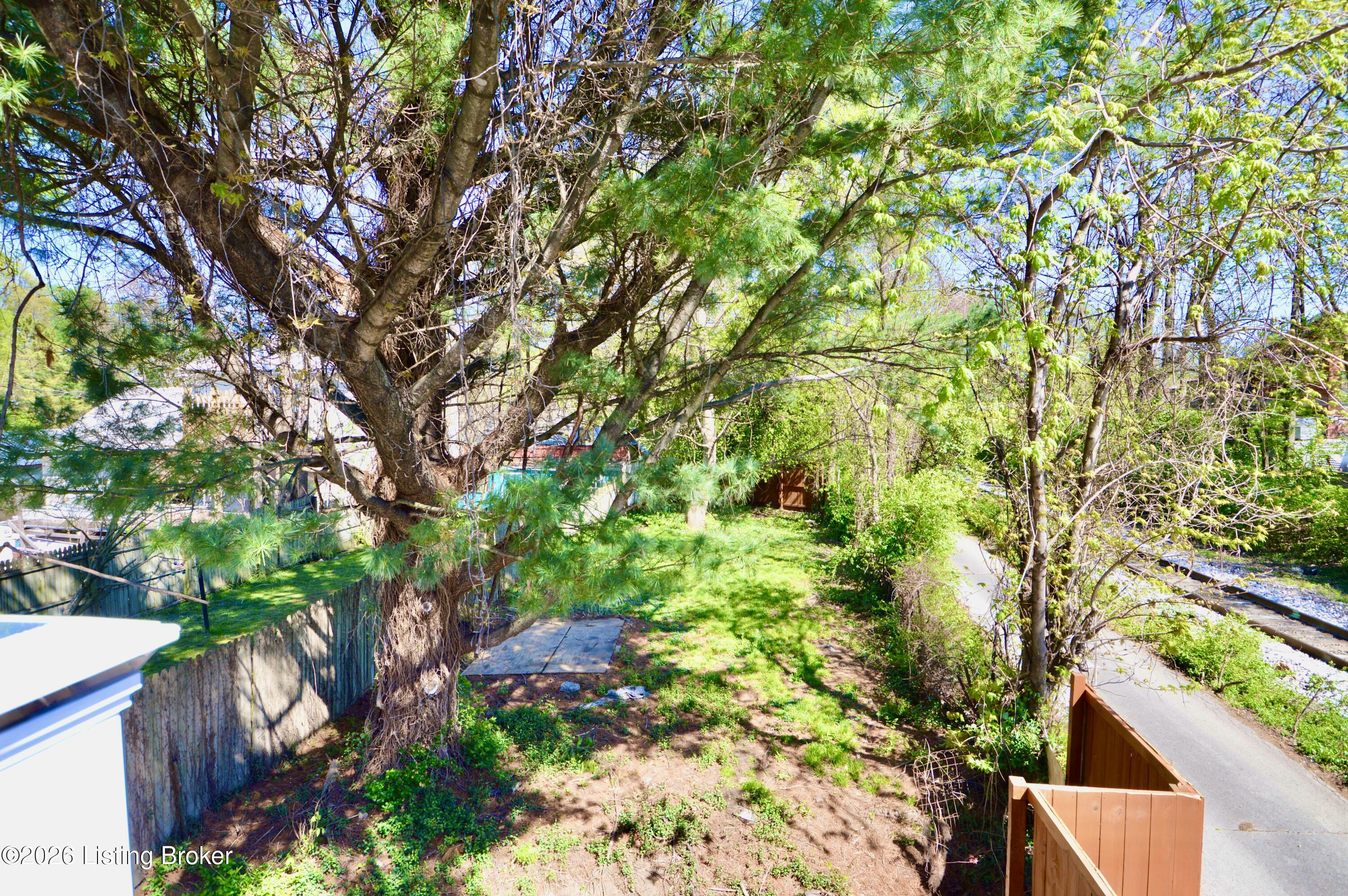 101 N Jane St Property Photo 5