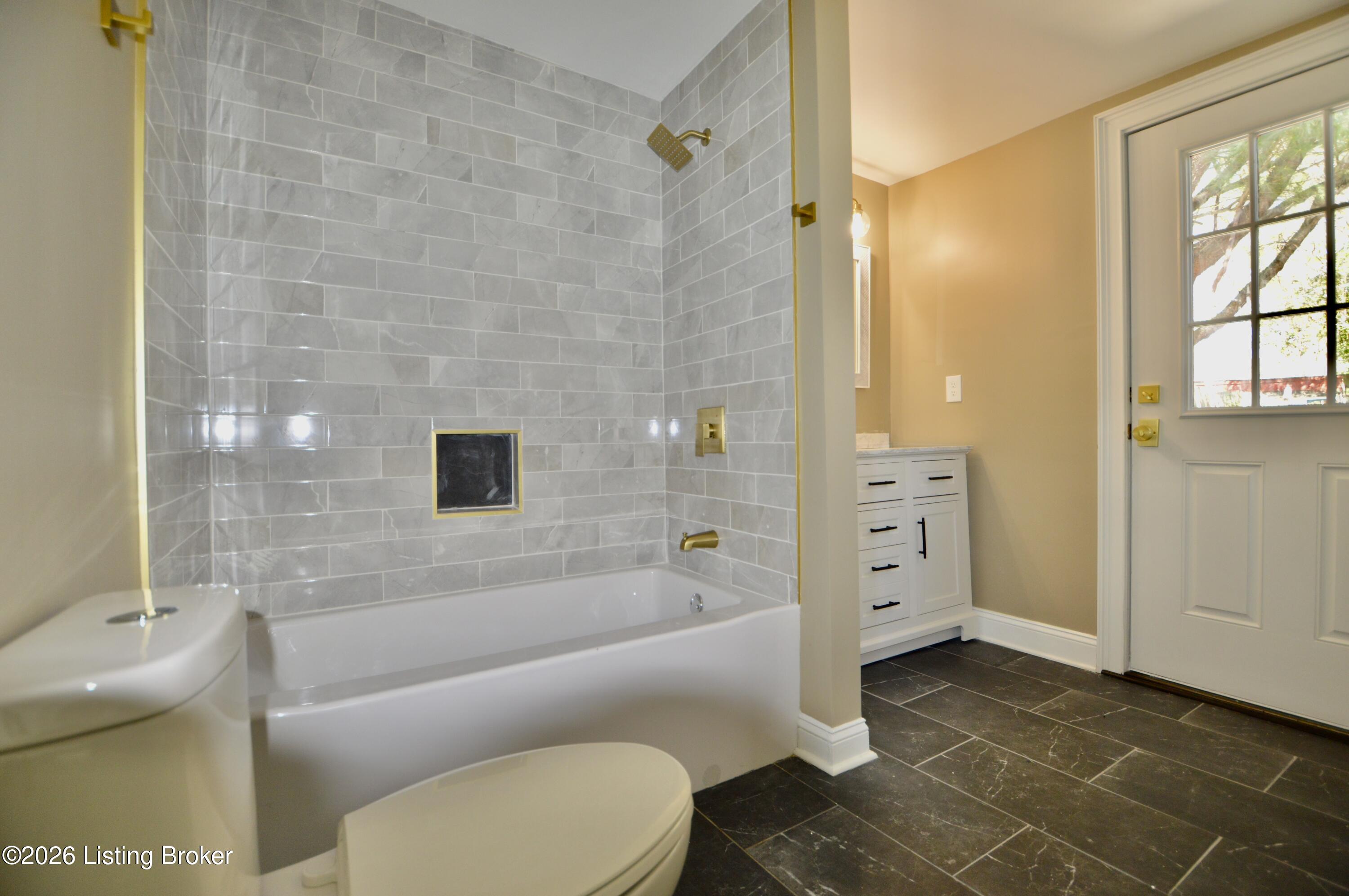 101 N Jane St Property Photo 22
