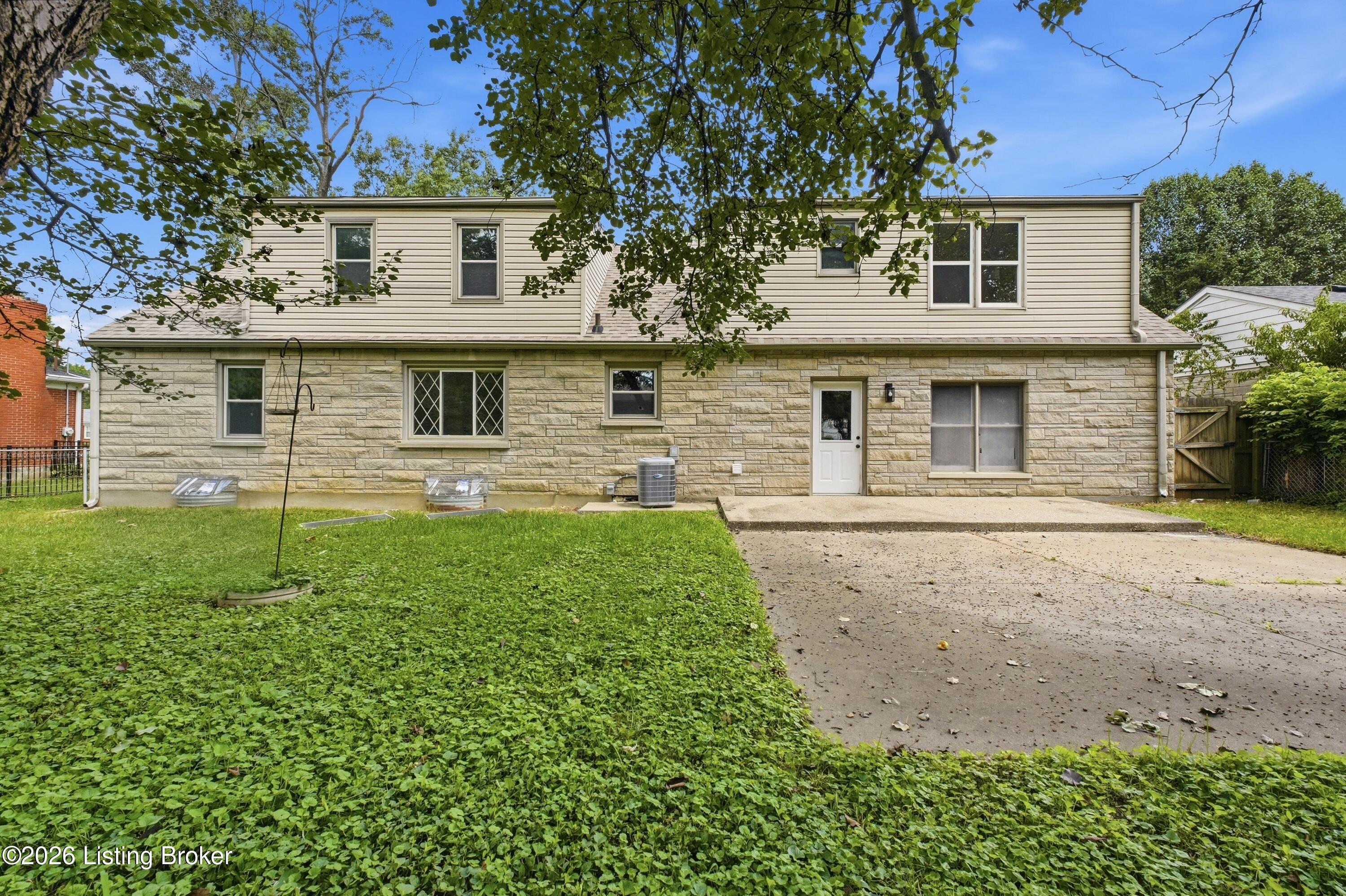 1904 Farrington Dr Property Photo 41