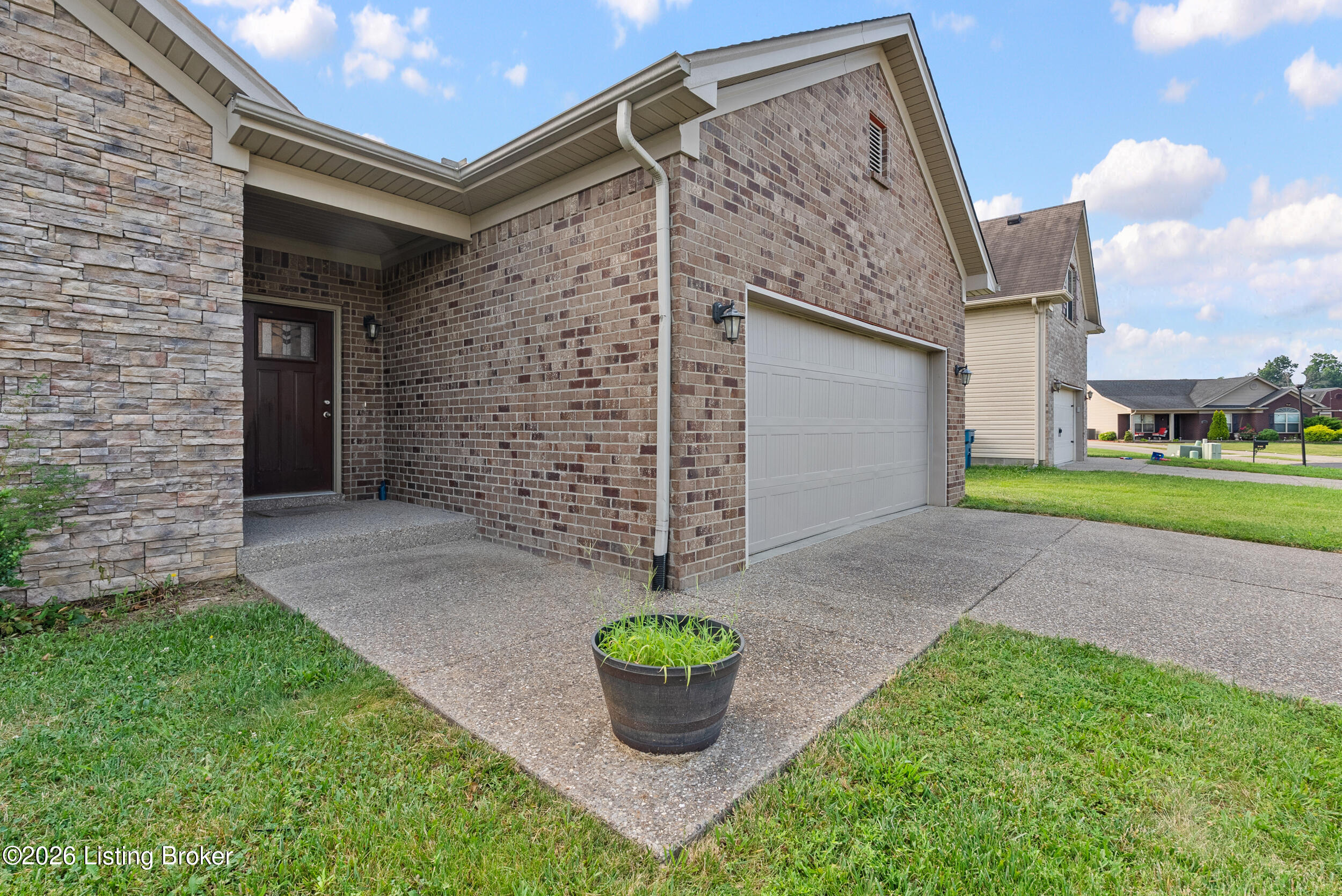228 Mandarin Ct Property Photo 2