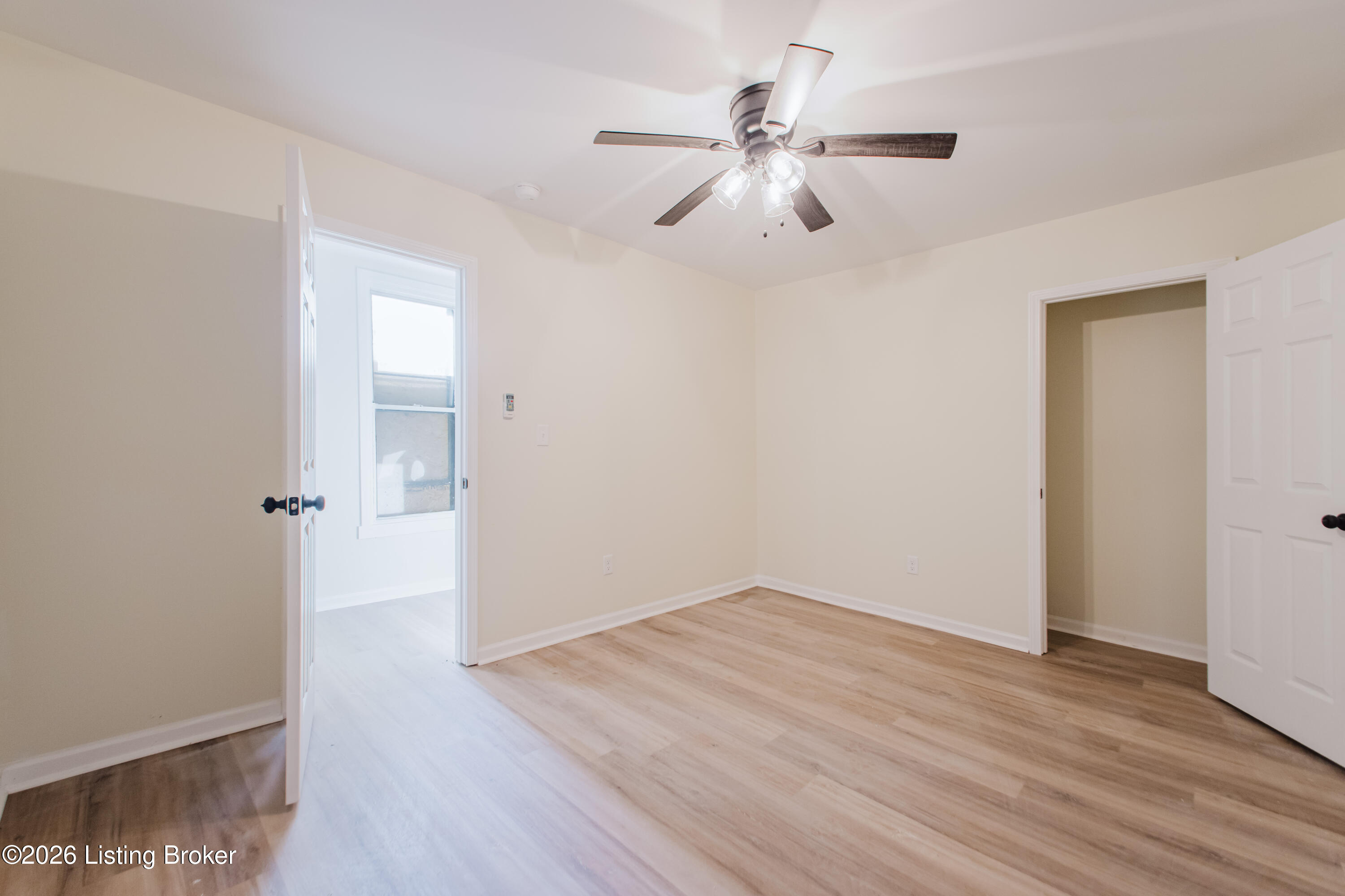 1109 W Hill St Property Photo 8