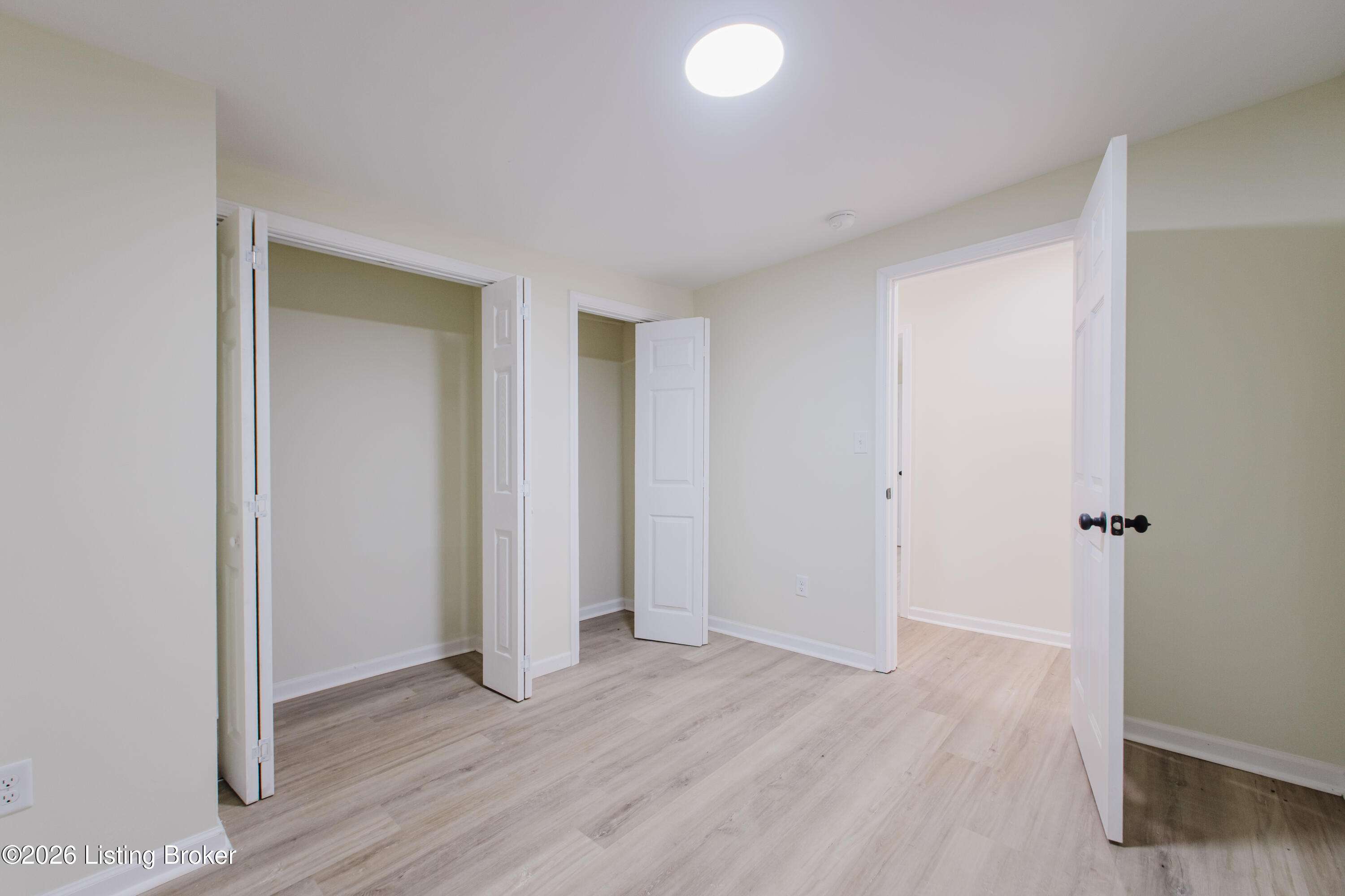 1109 W Hill St Property Photo 9