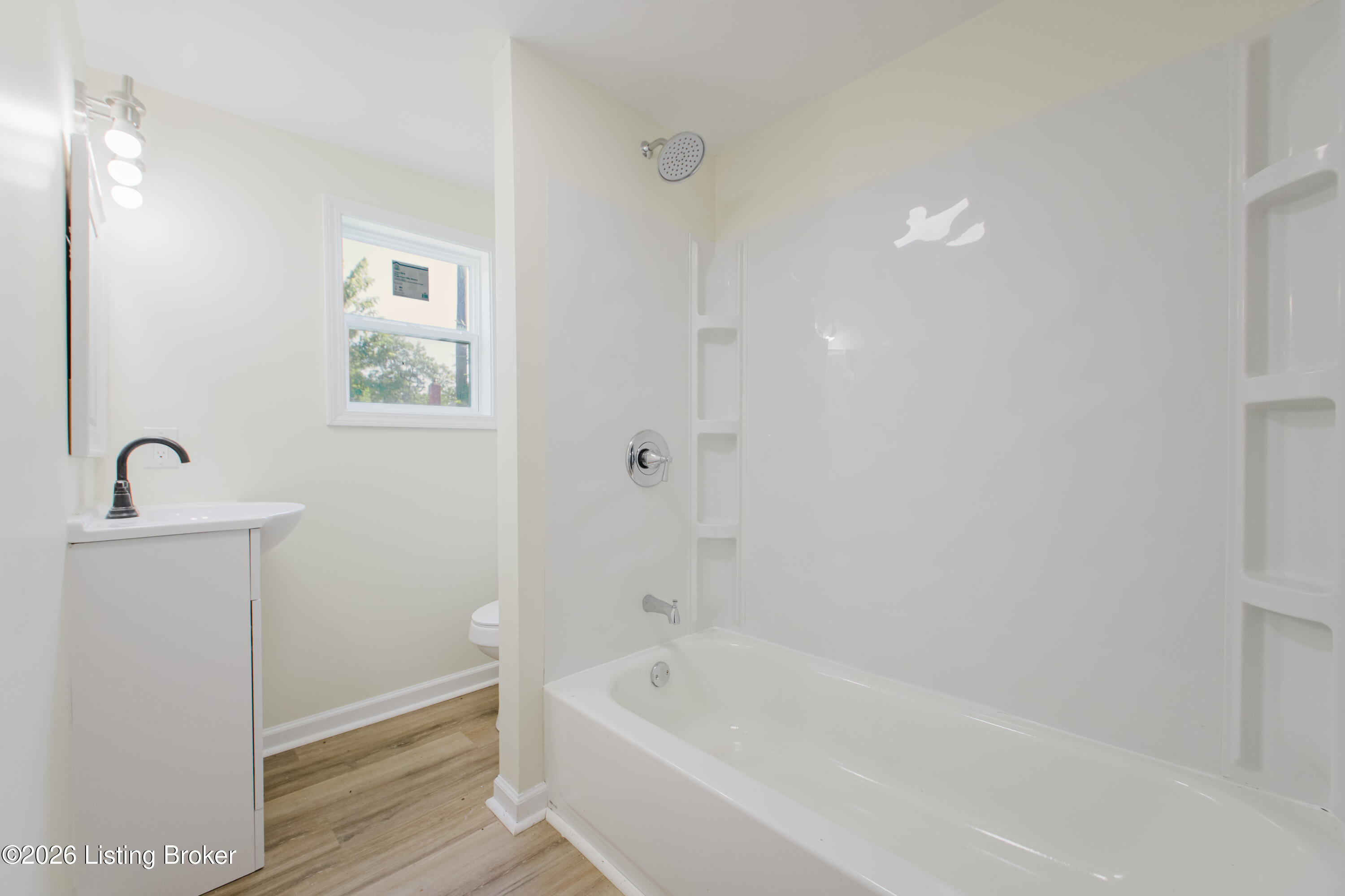 1109 W Hill St Property Photo 12