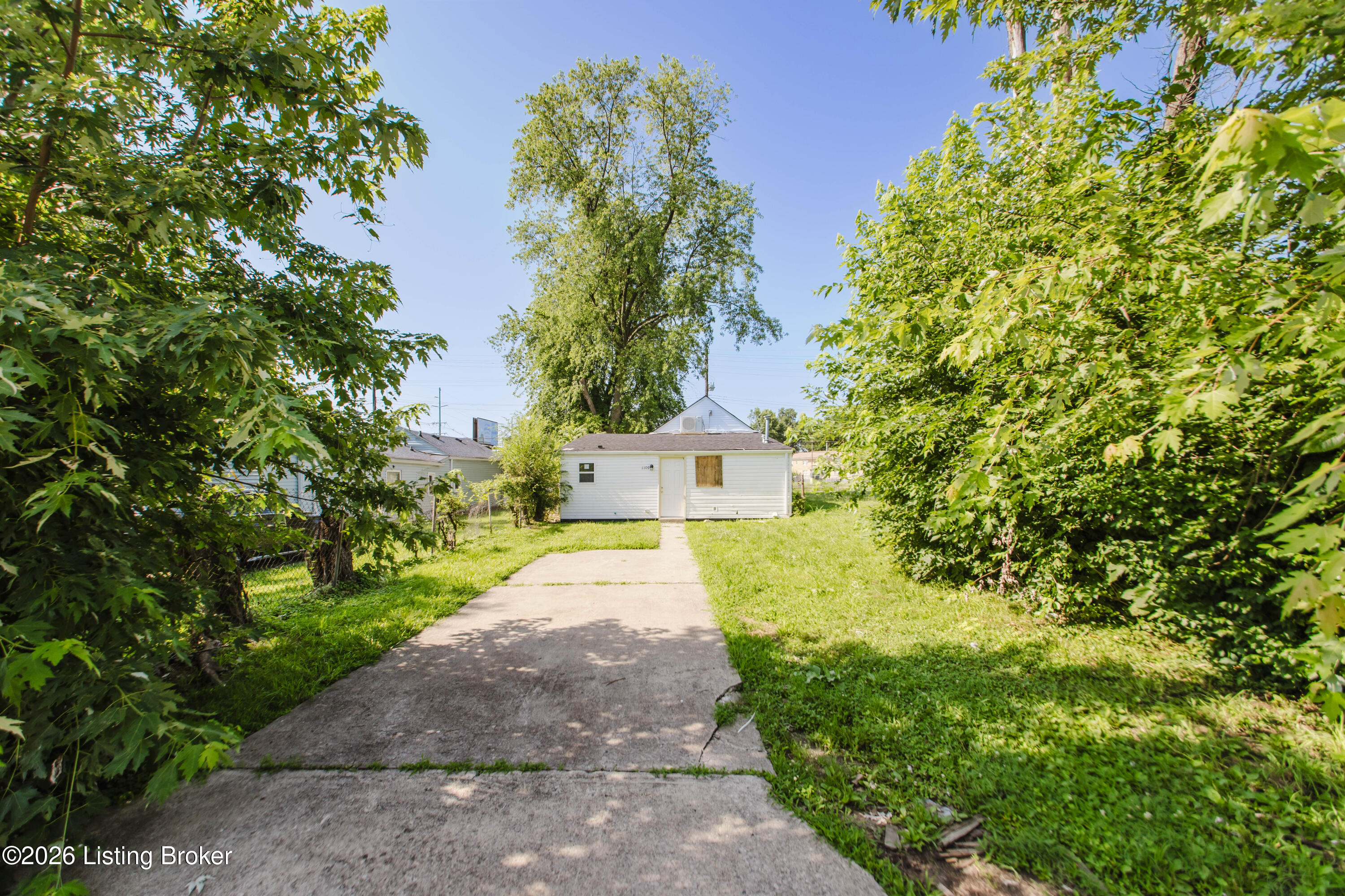 1109 W Hill St Property Photo 17