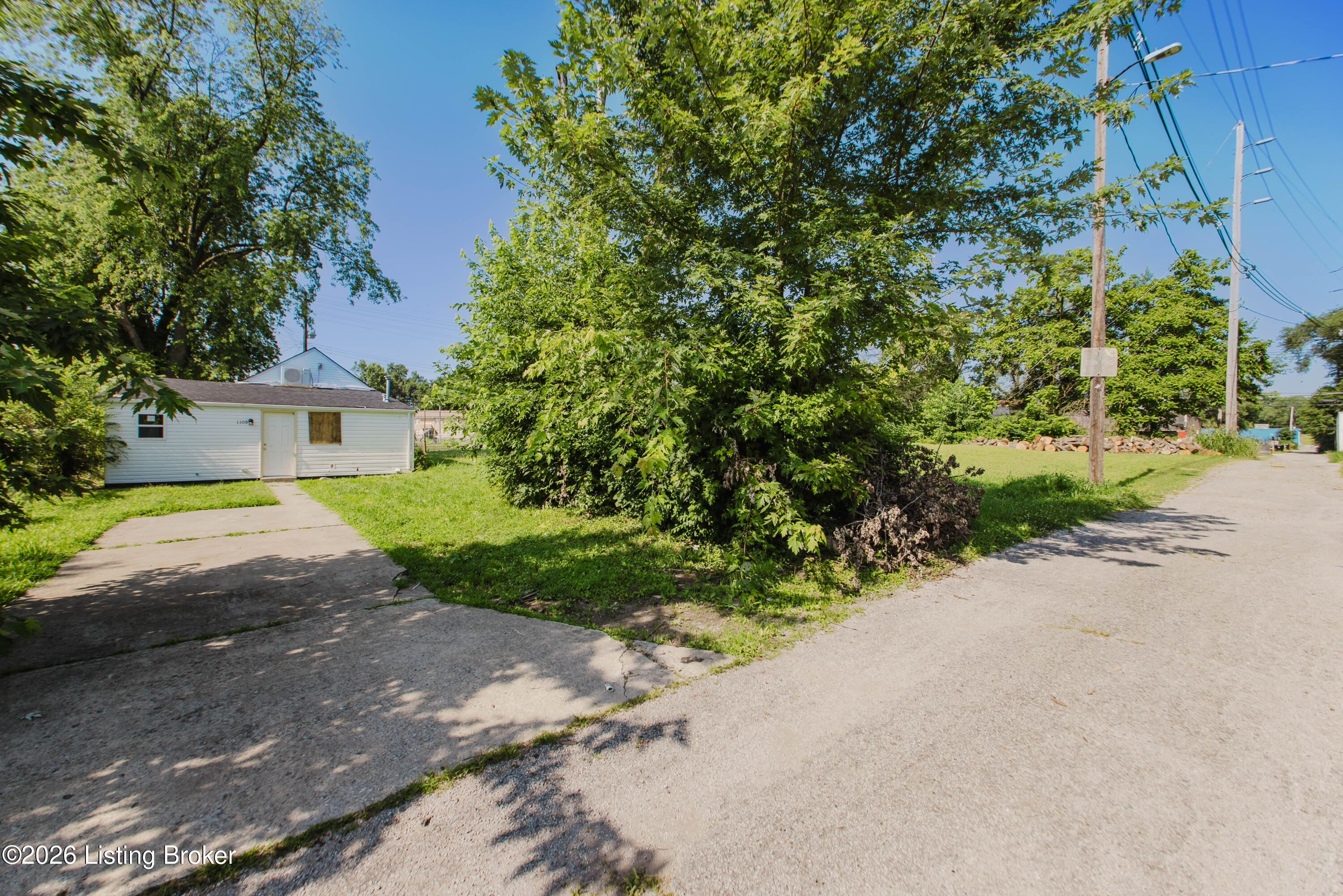 1109 W Hill St Property Photo 18