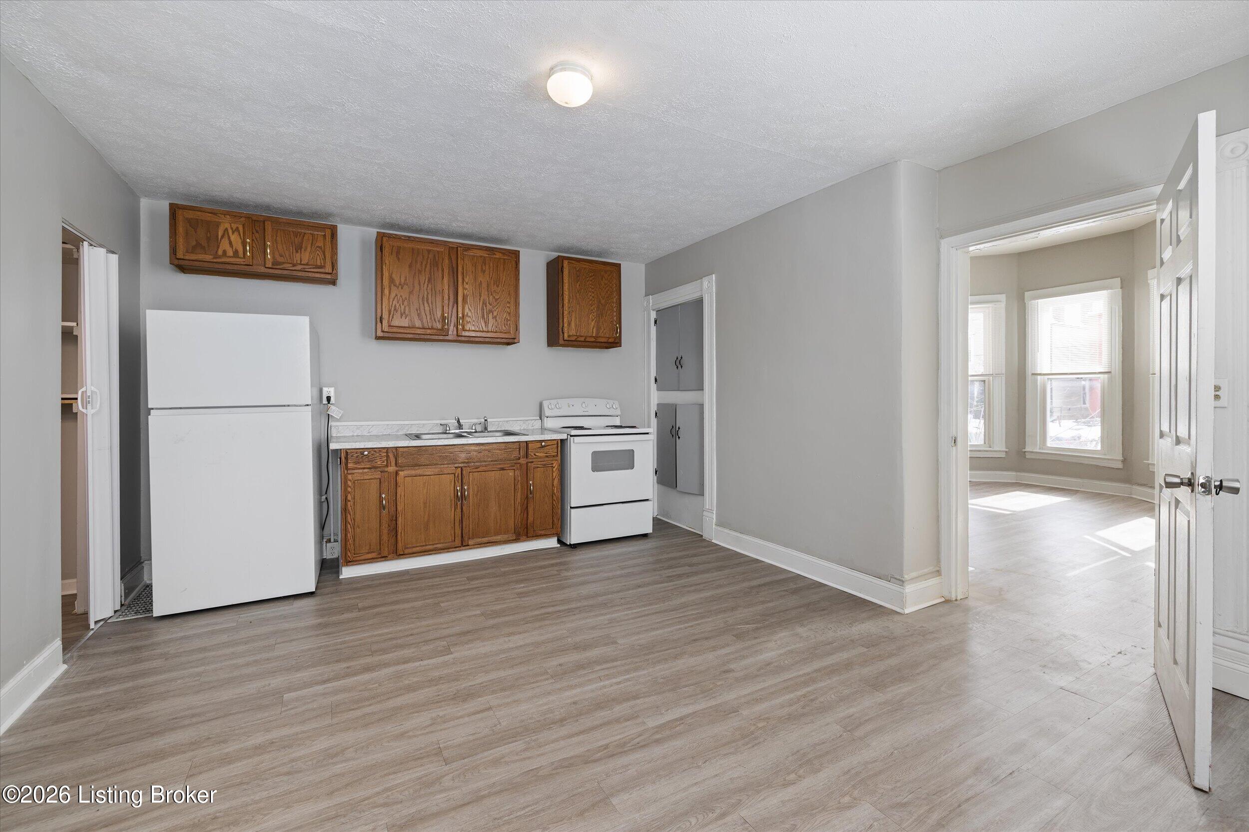 2723 W Chestnut St Property Photo 5